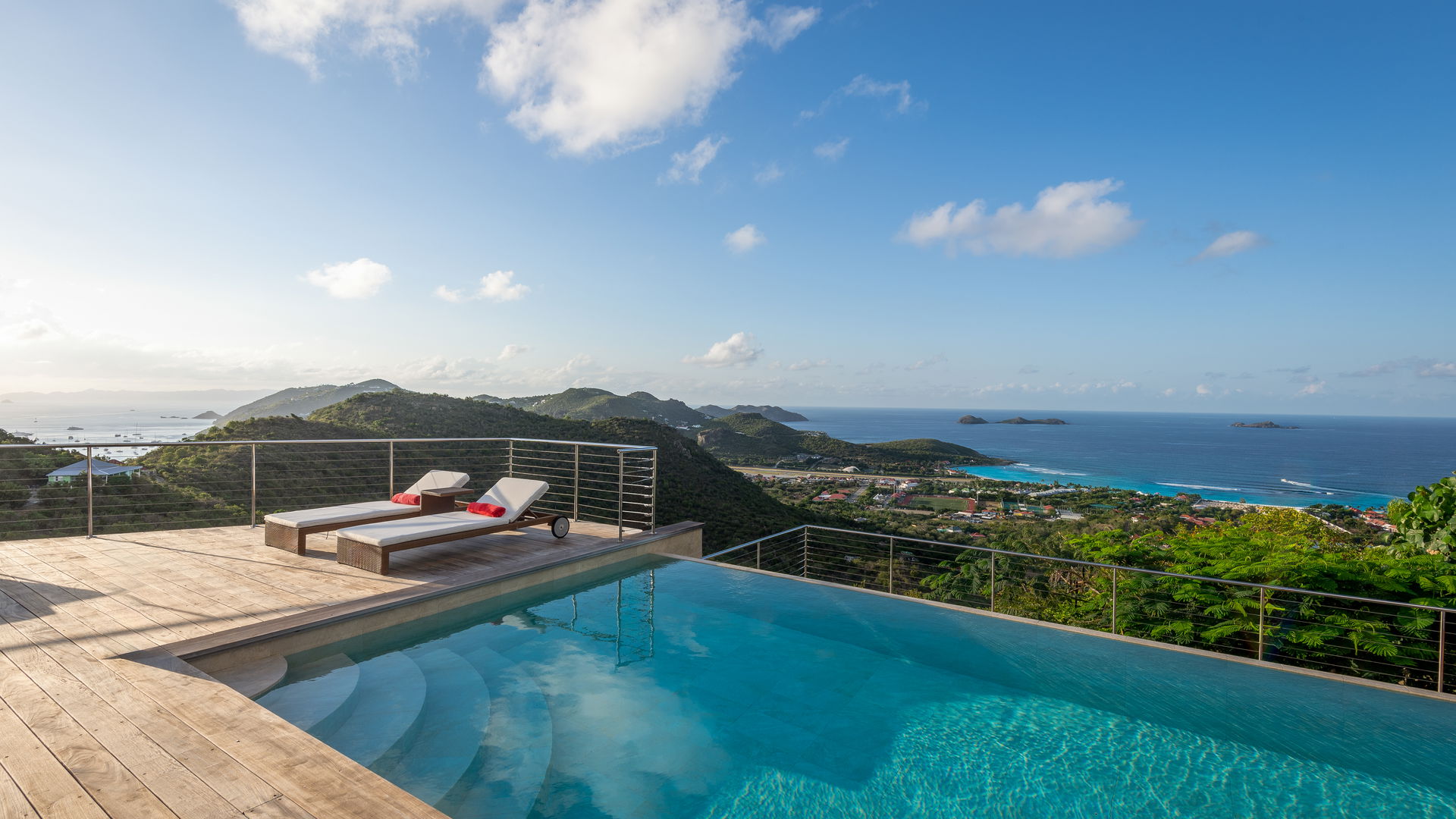POOL & TERRACE