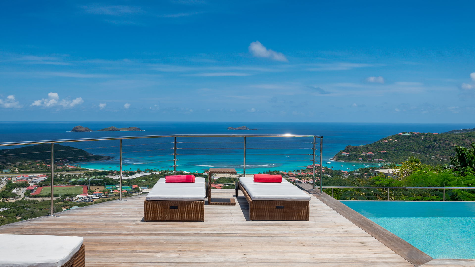 POOL & TERRACE