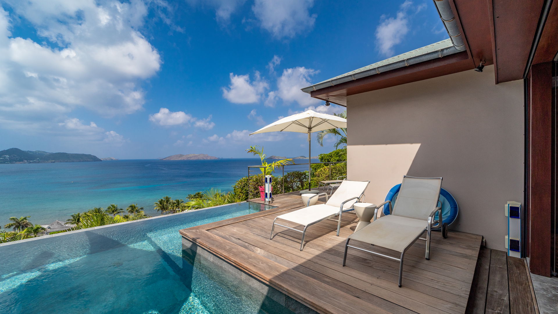 POOL & TERRACE