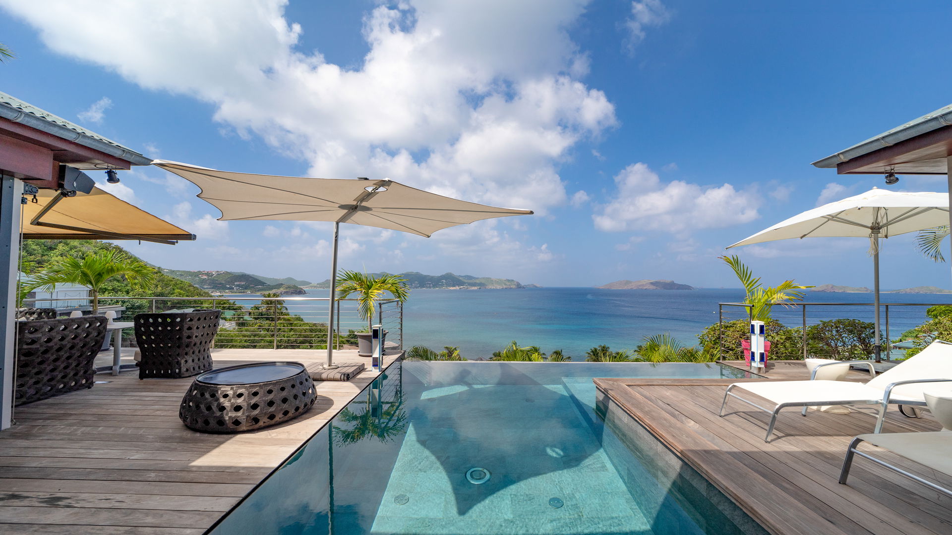 POOL & TERRACE