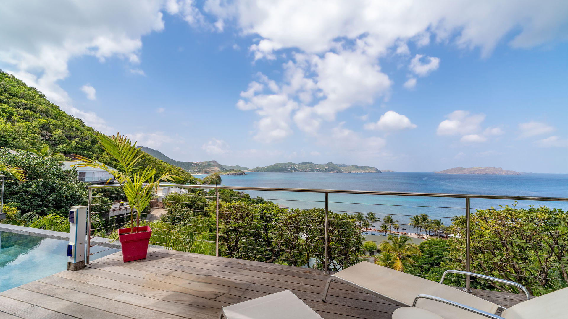 POOL & TERRACE
