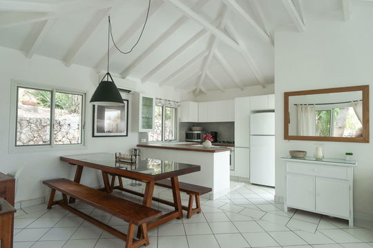 VILLA LES LATANIERS KITCHEN & DINING AREA 1