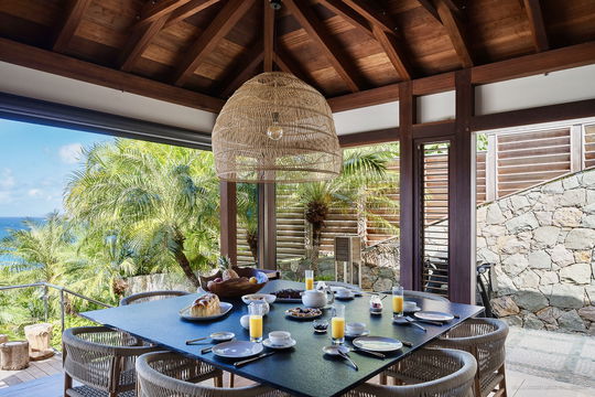 VILLA COCO LOCO KITCHEN & DINING AREA 1