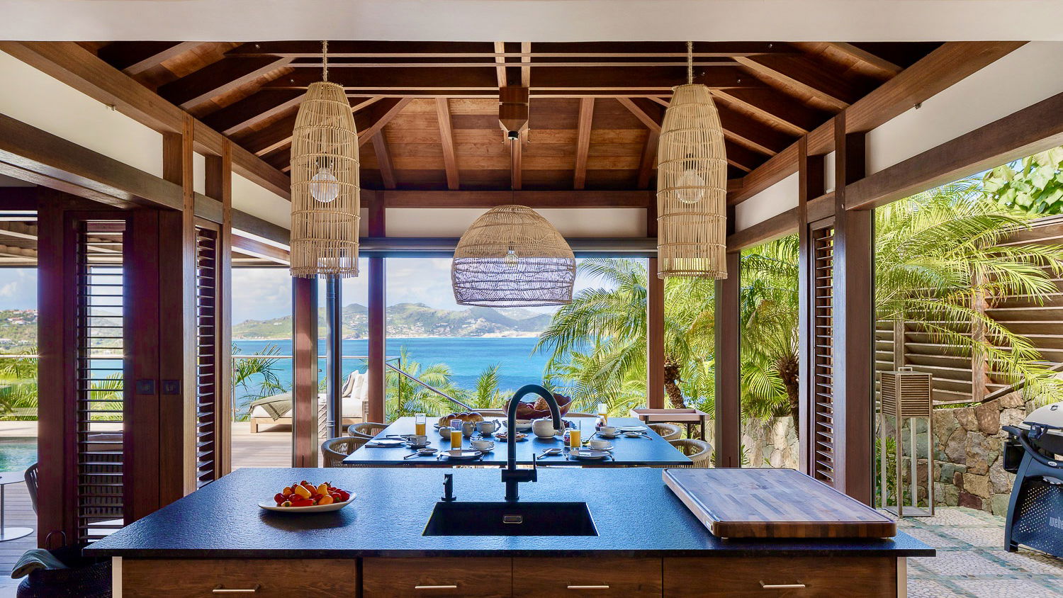 KITCHEN & DINING AREA