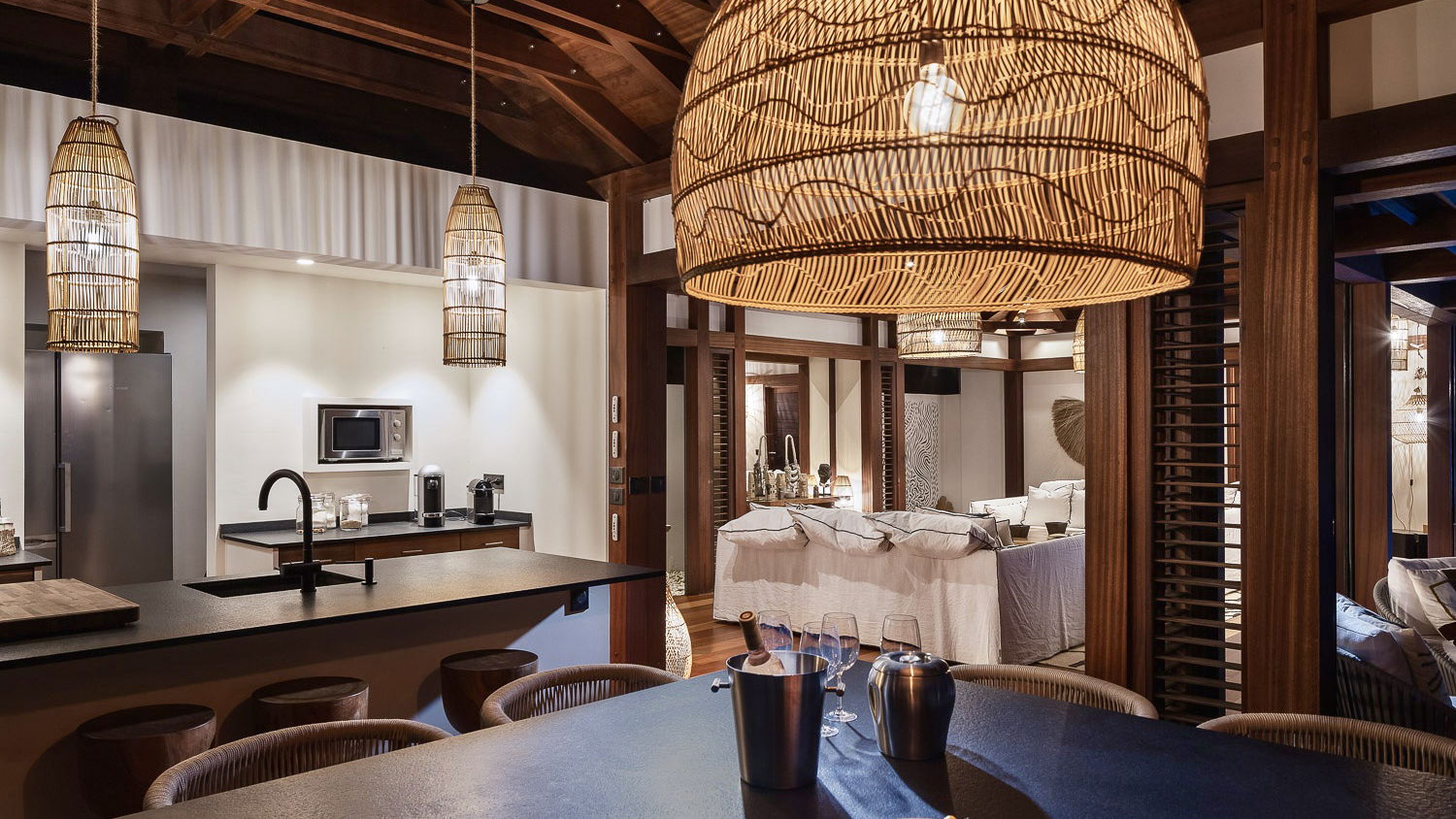 KITCHEN & DINING AREA