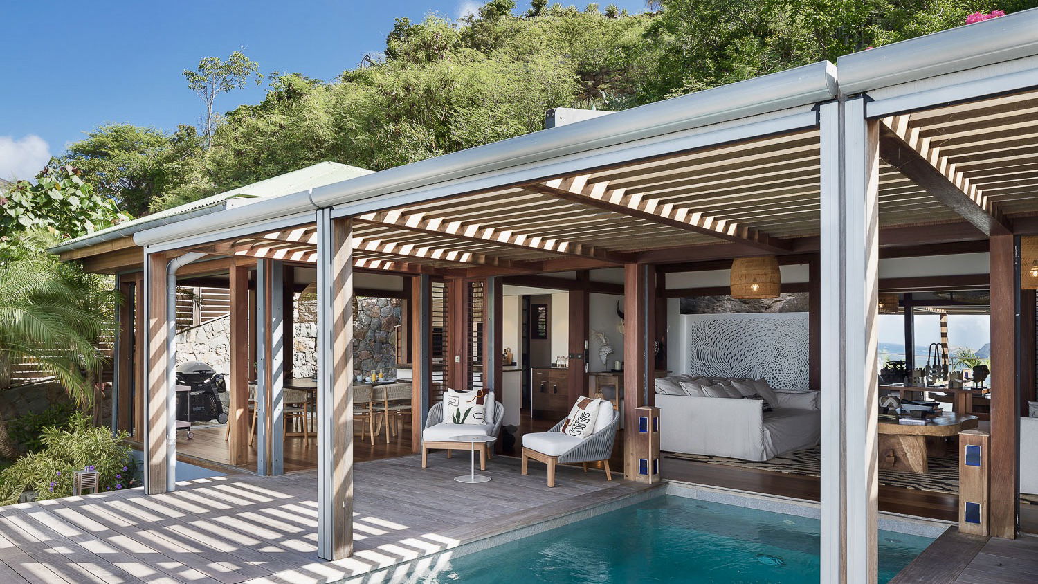 POOL & TERRACE
