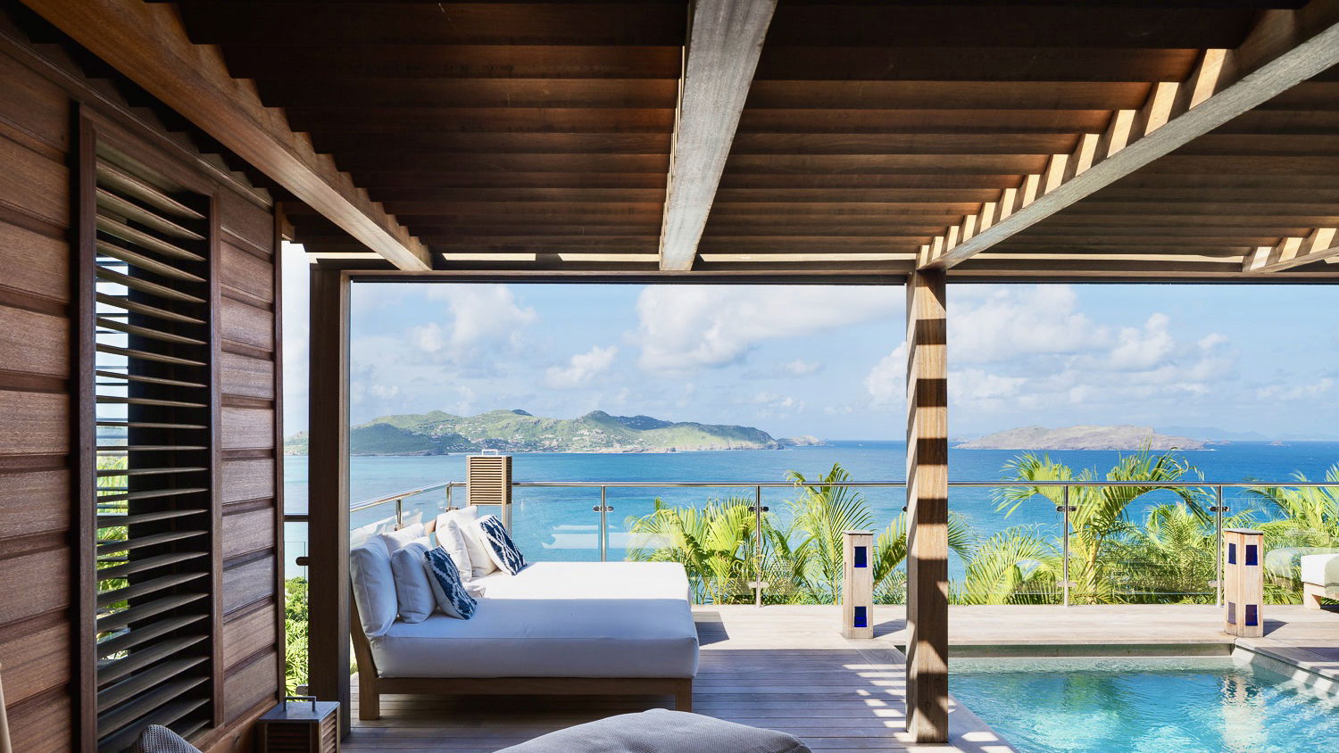 POOL & TERRACE