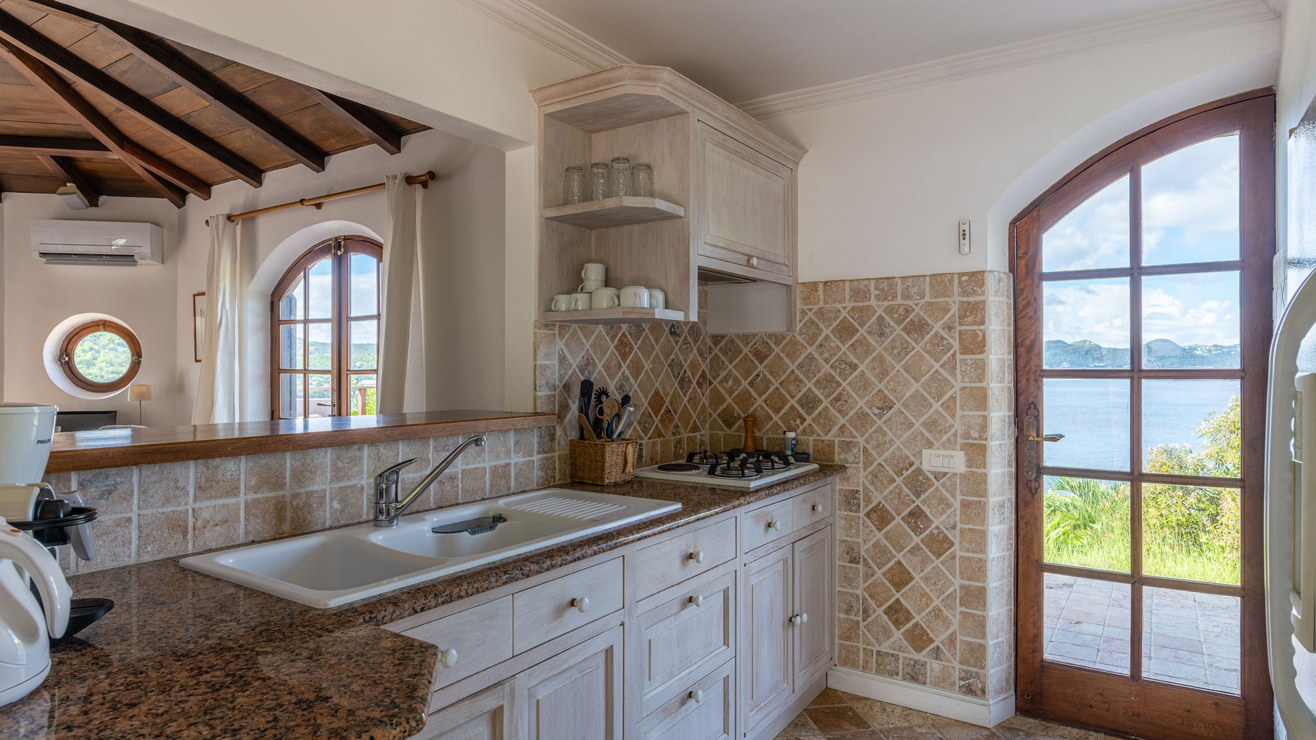 KITCHEN & DINING AREA