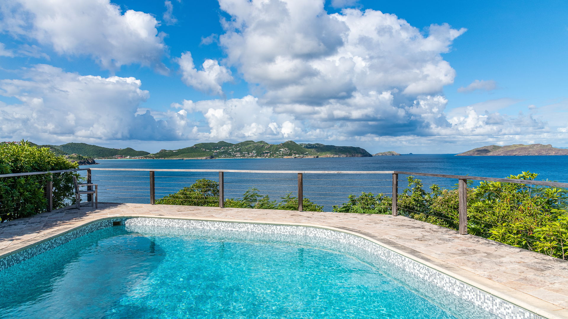 POOL & TERRACE