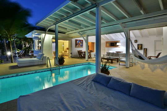 VILLA OCEAN BY NIGHT 1