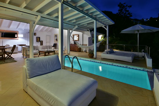 VILLA OCEAN BY NIGHT 2