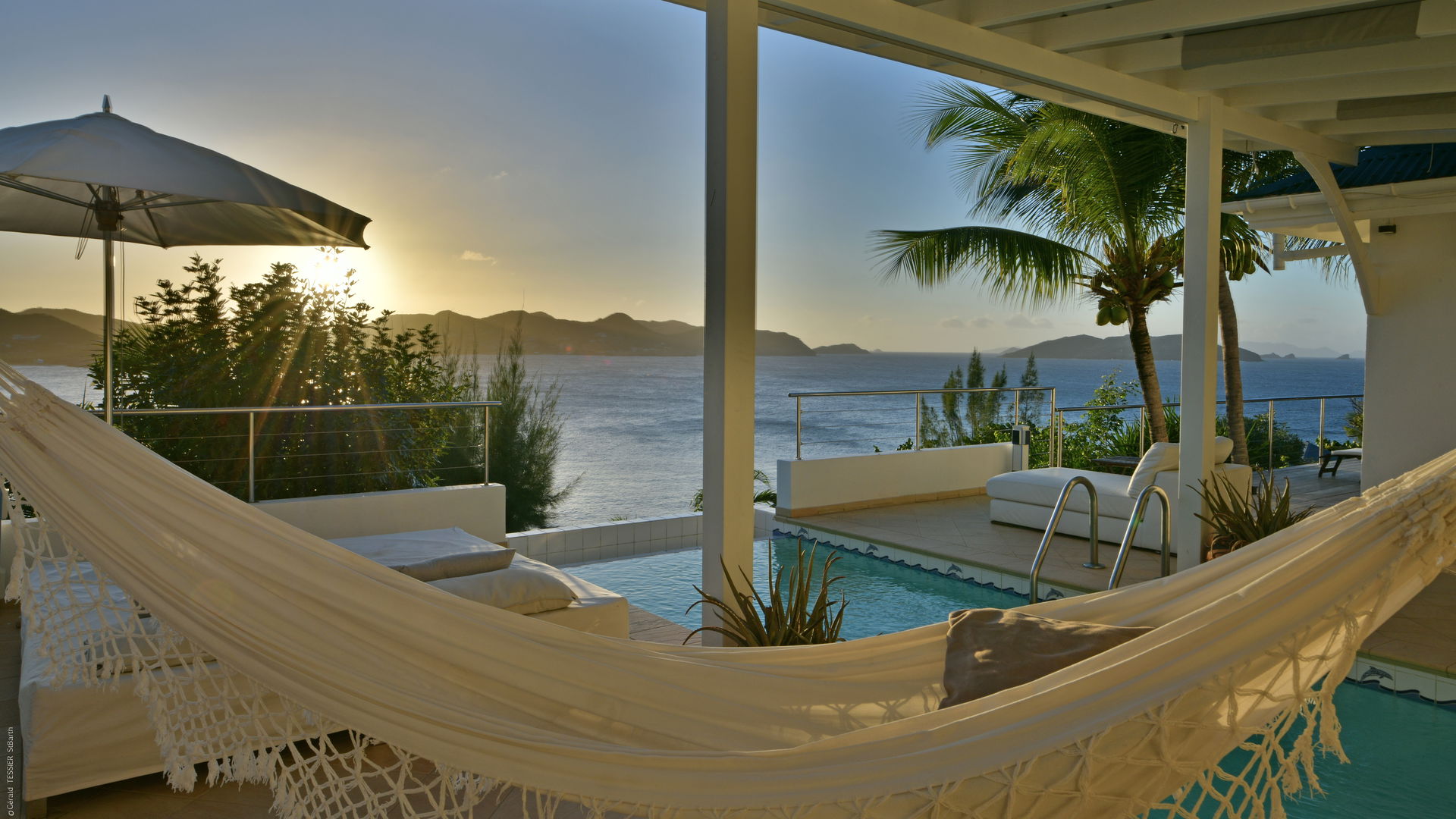POOL & TERRACE