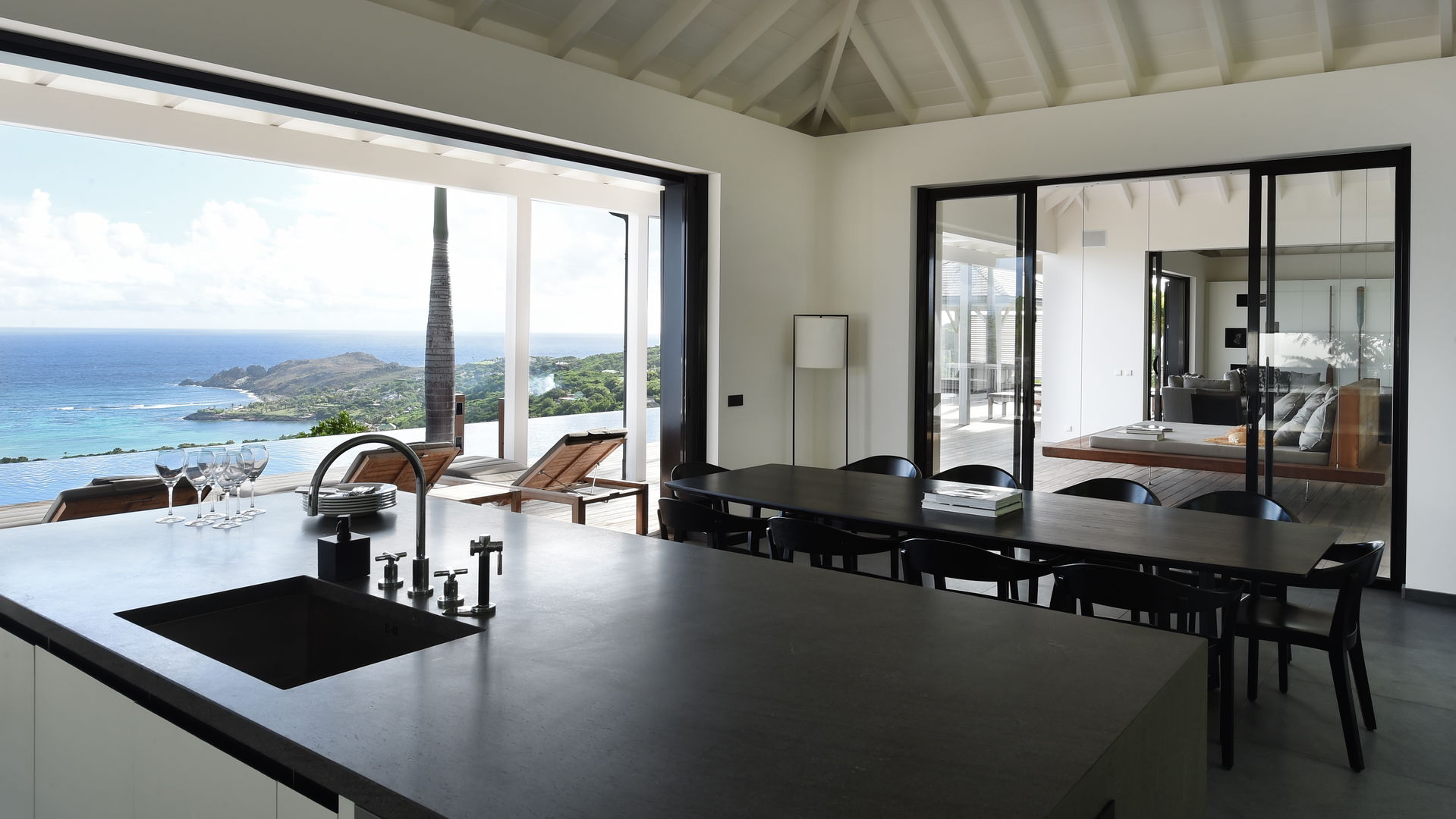 KITCHEN & DINING AREA