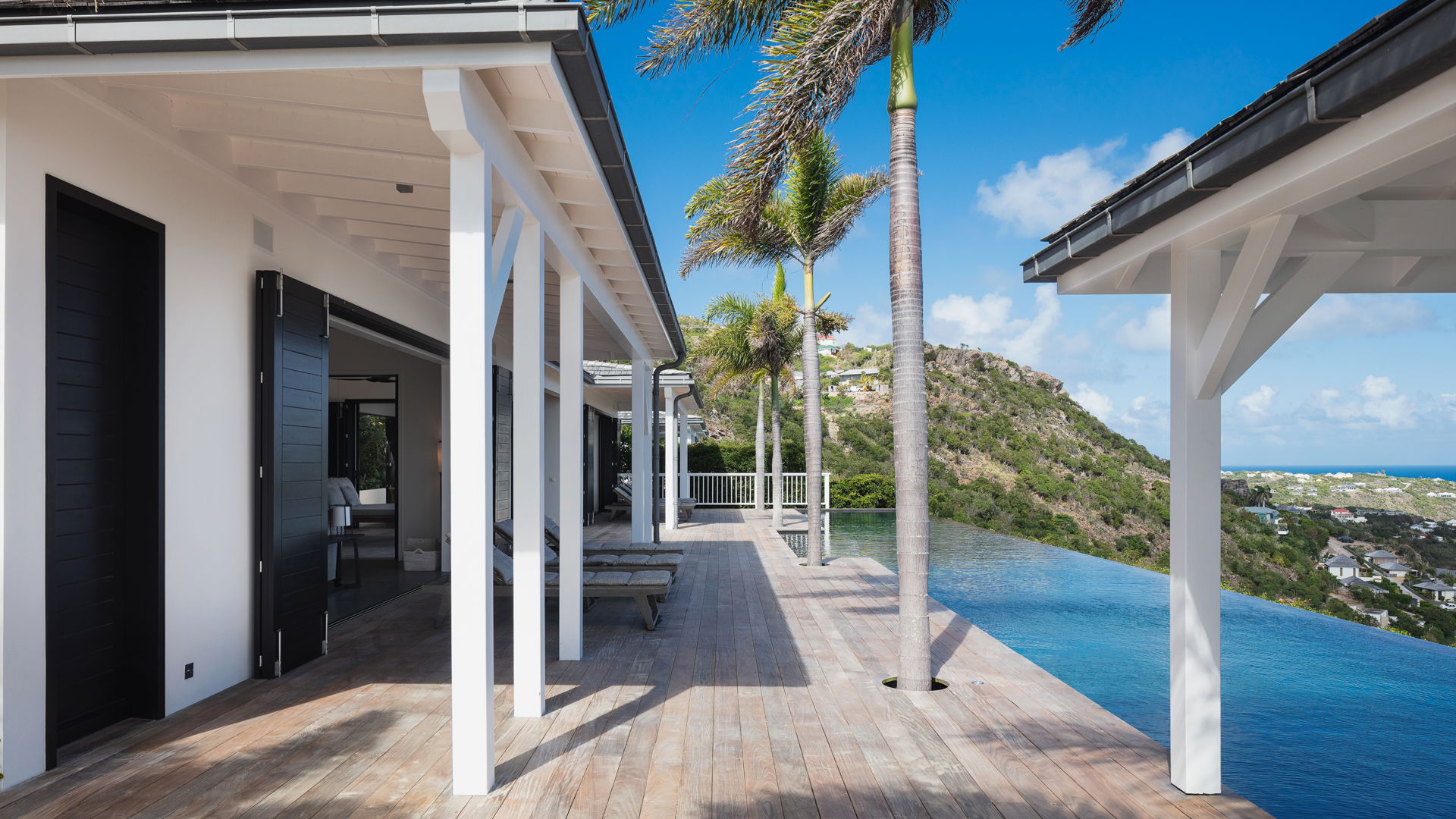POOL & TERRACE