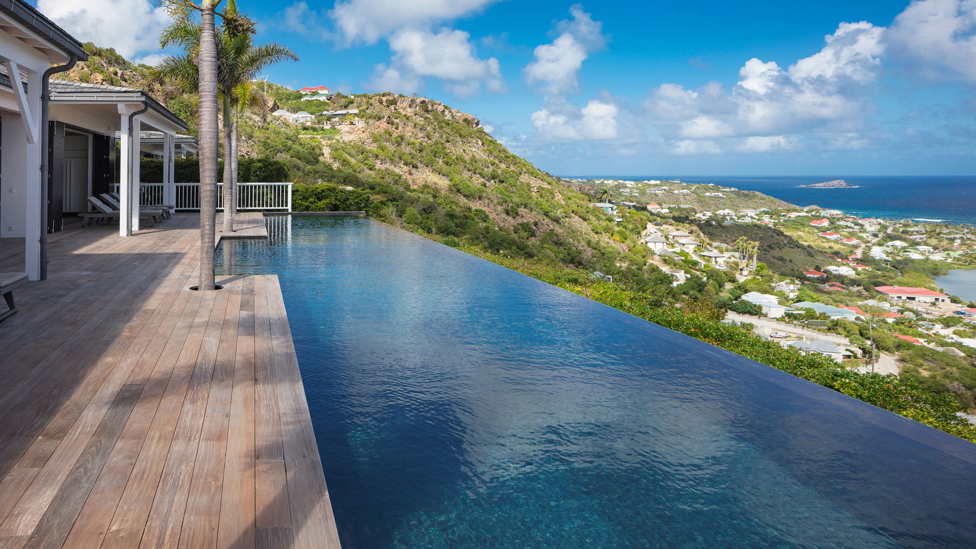 POOL & TERRACE