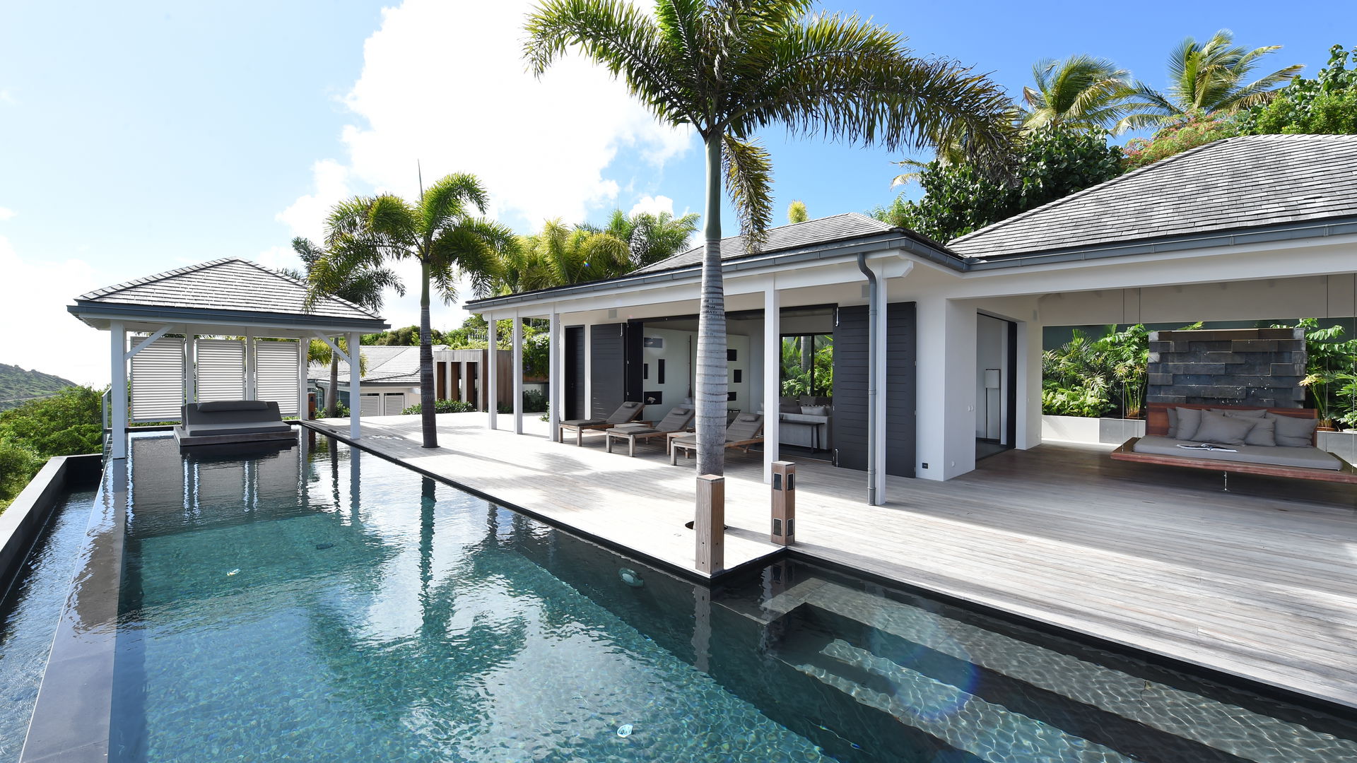 POOL & TERRACE