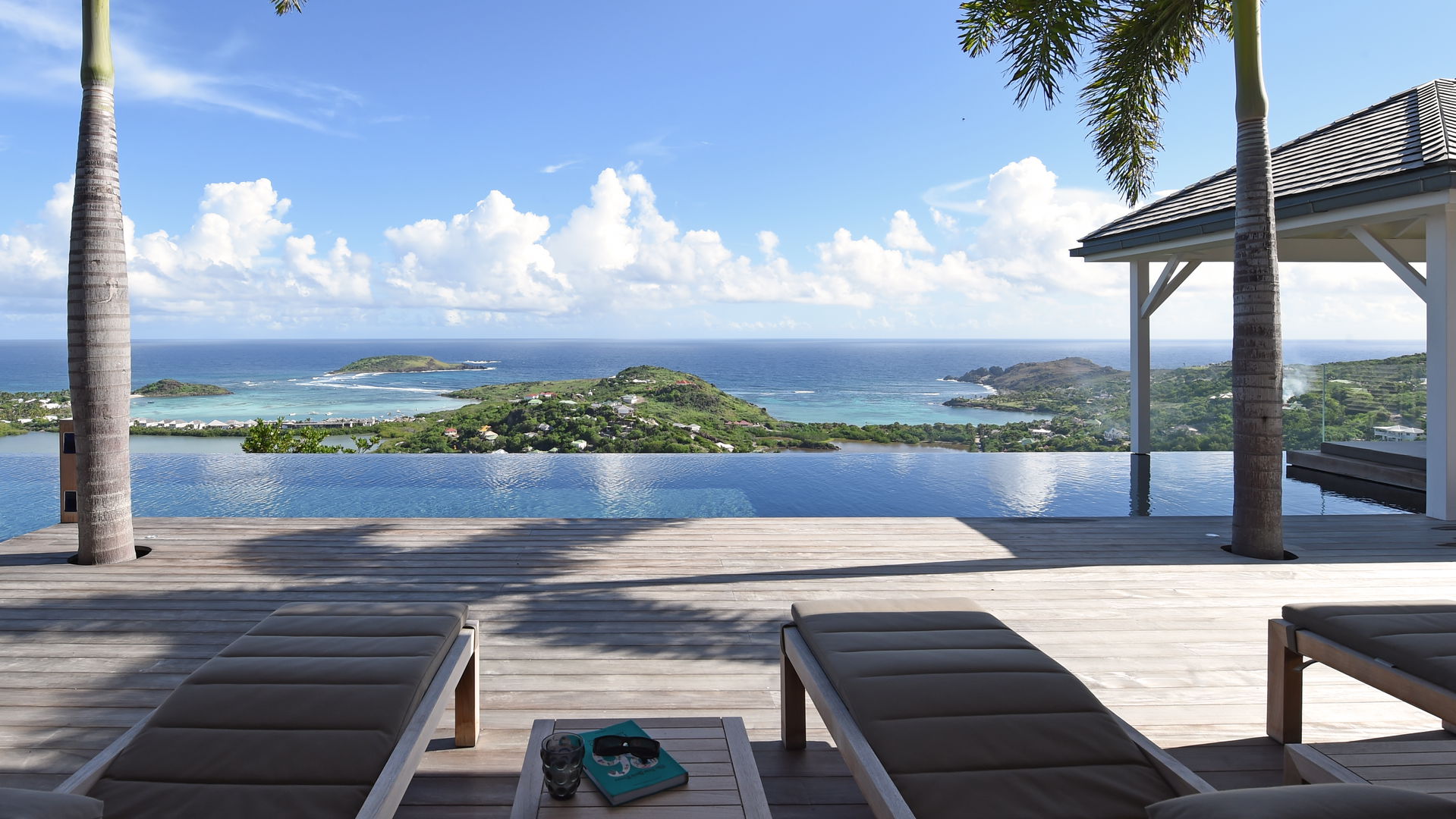 POOL & TERRACE