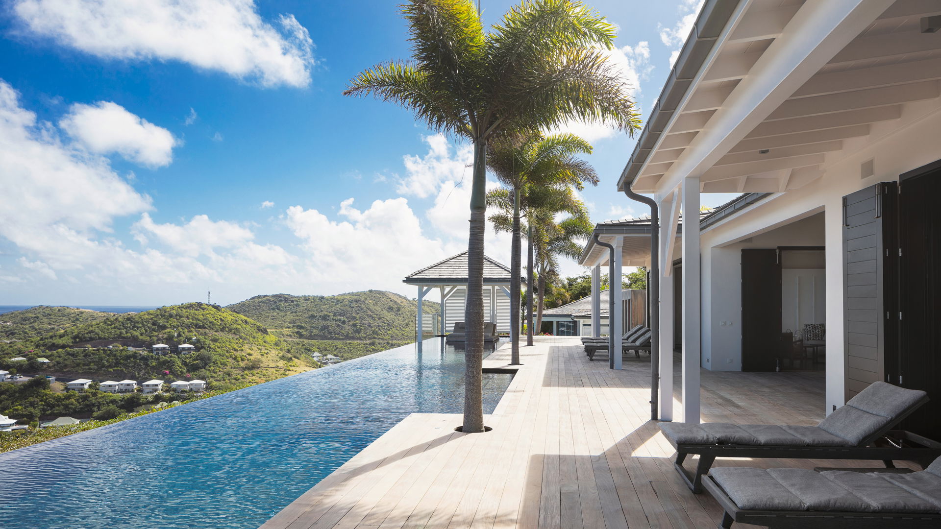 POOL & TERRACE