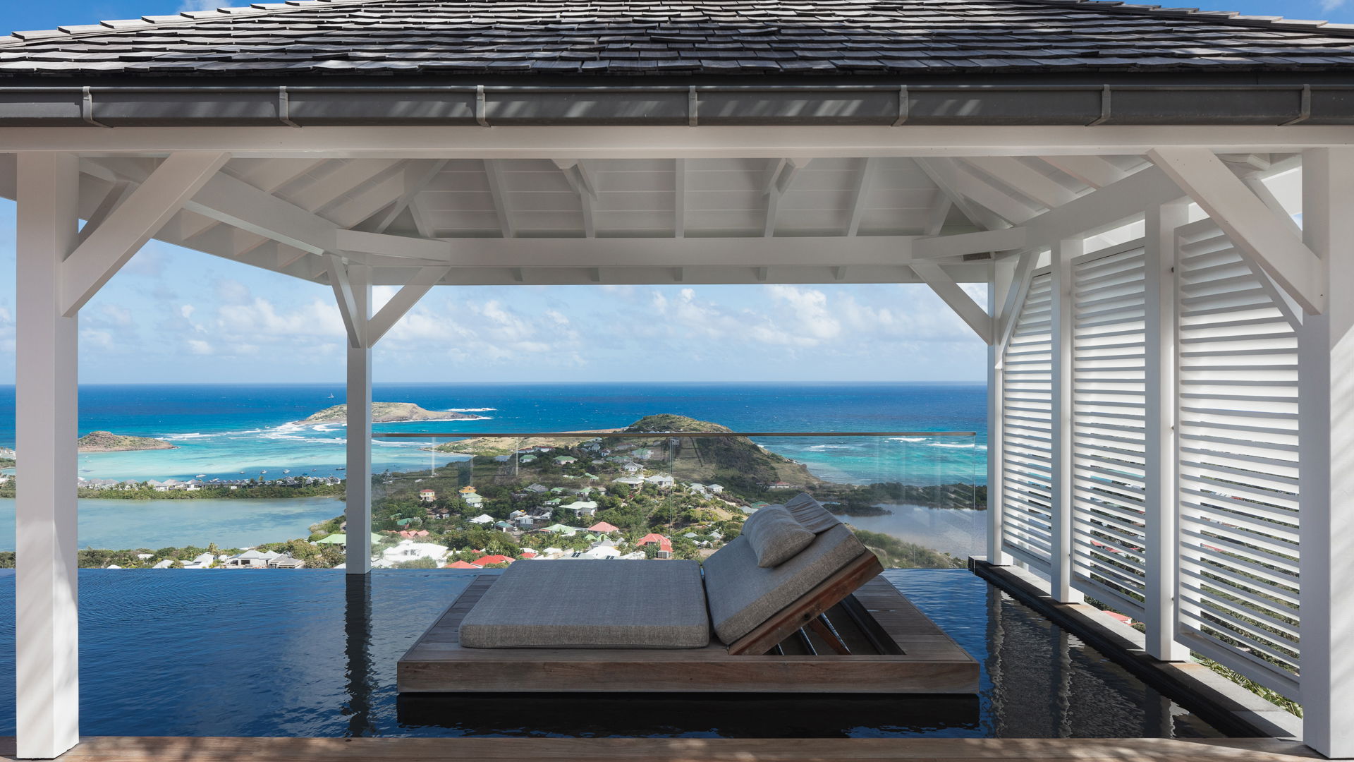 POOL & TERRACE