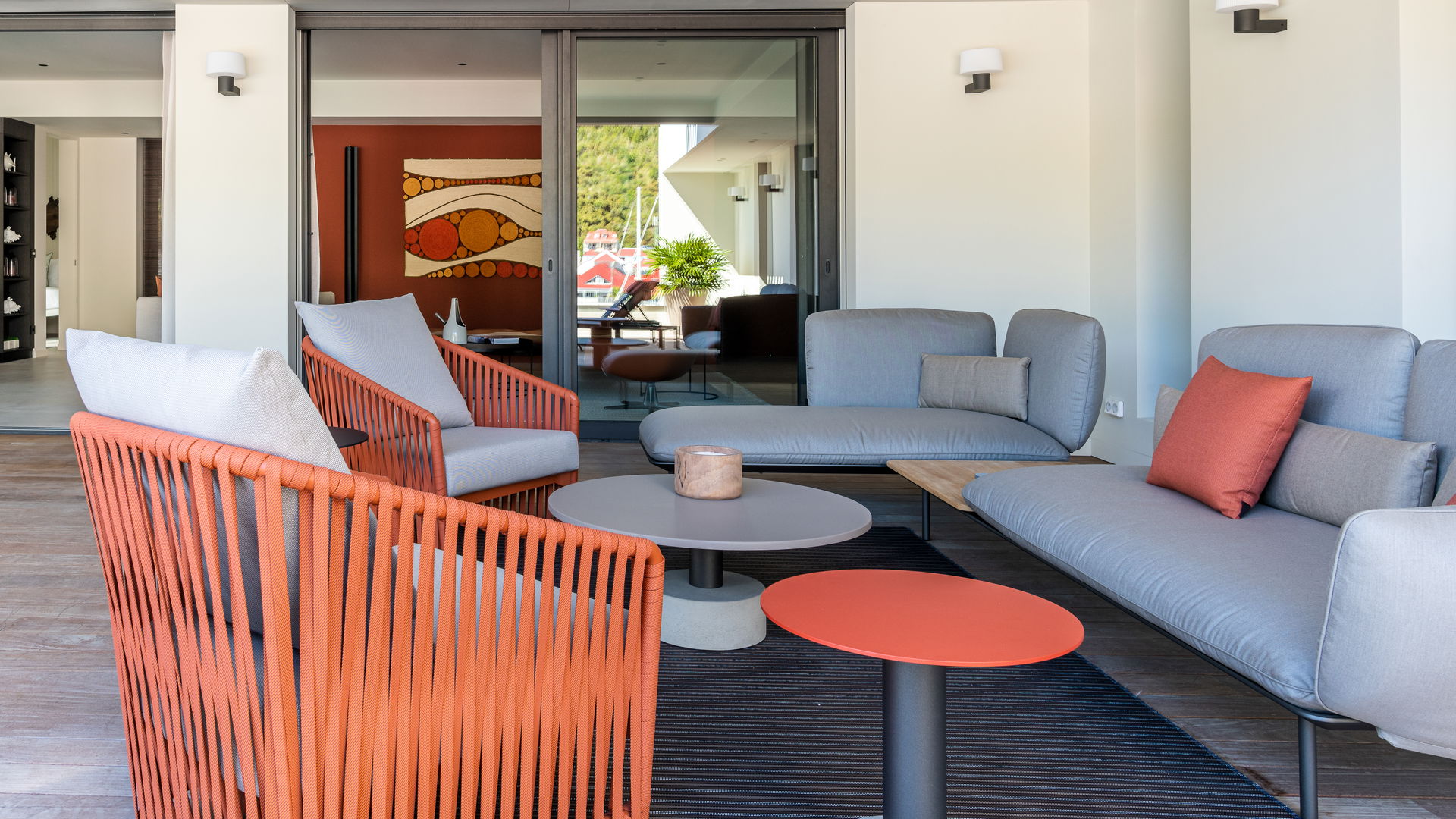 OUTDOOR LOUNGE AREA