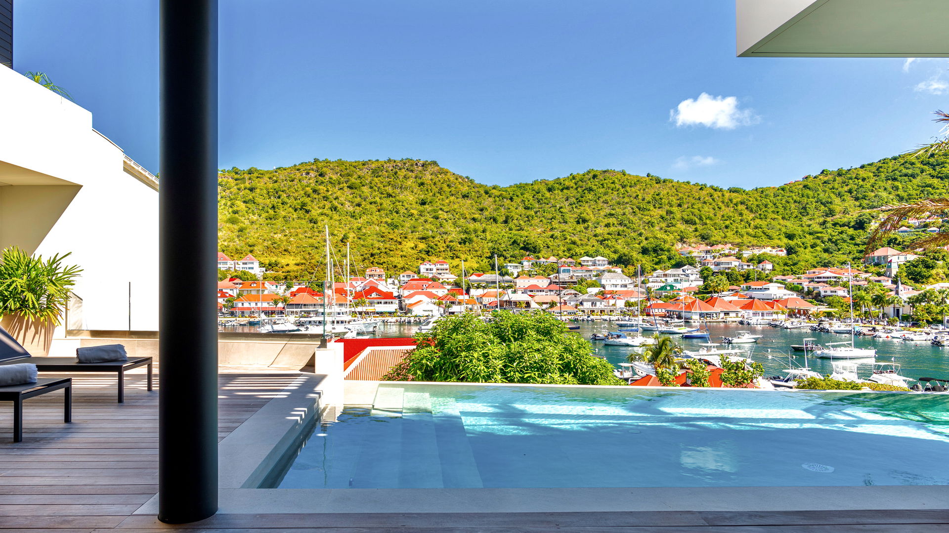 POOL & TERRACE