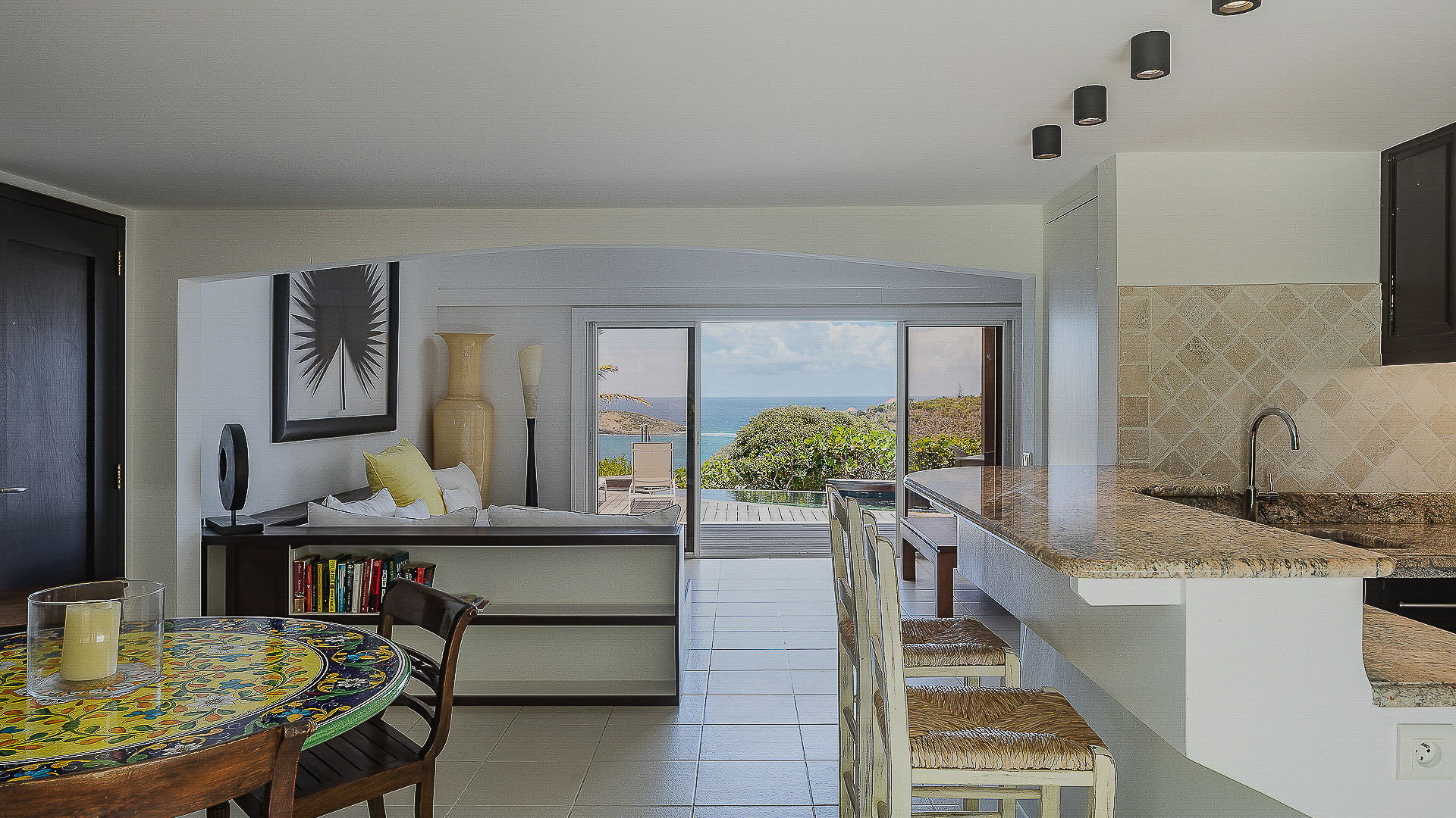 KITCHEN & DINING AREA