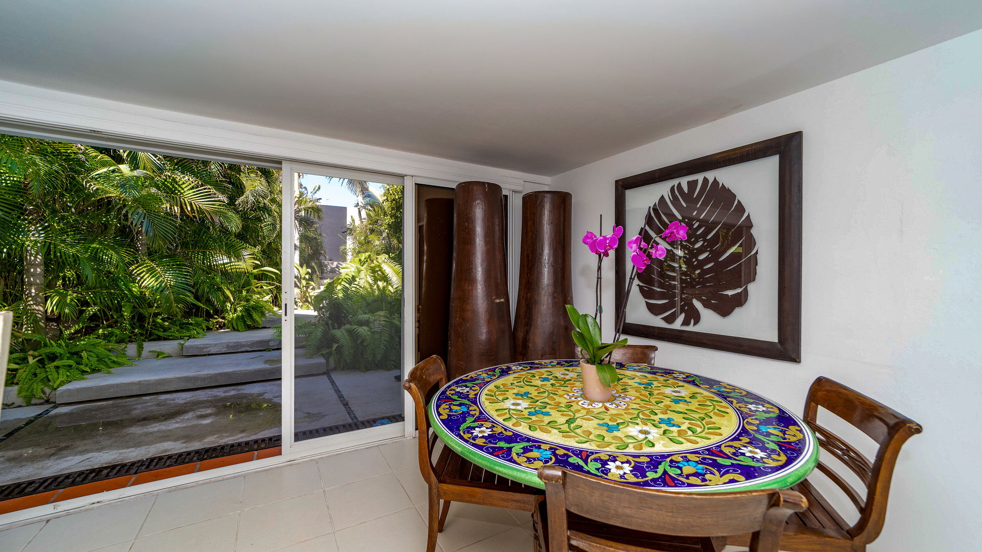 KITCHEN & DINING AREA