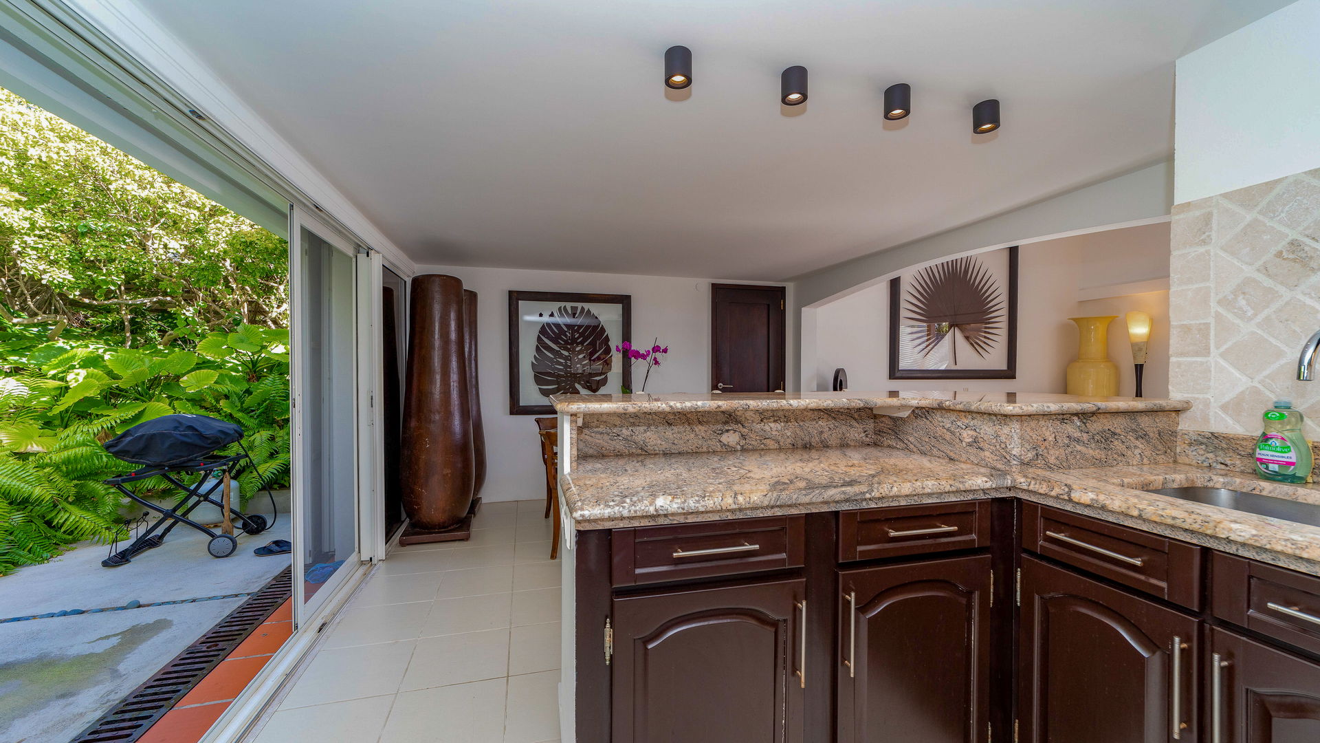 KITCHEN & DINING AREA