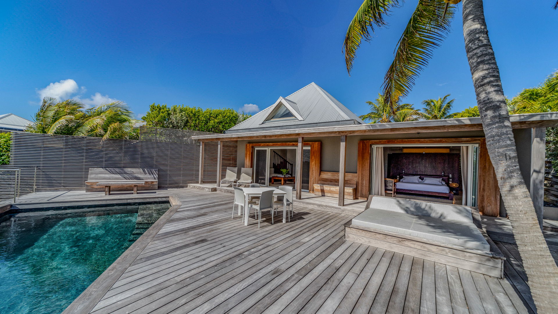 POOL & TERRACE