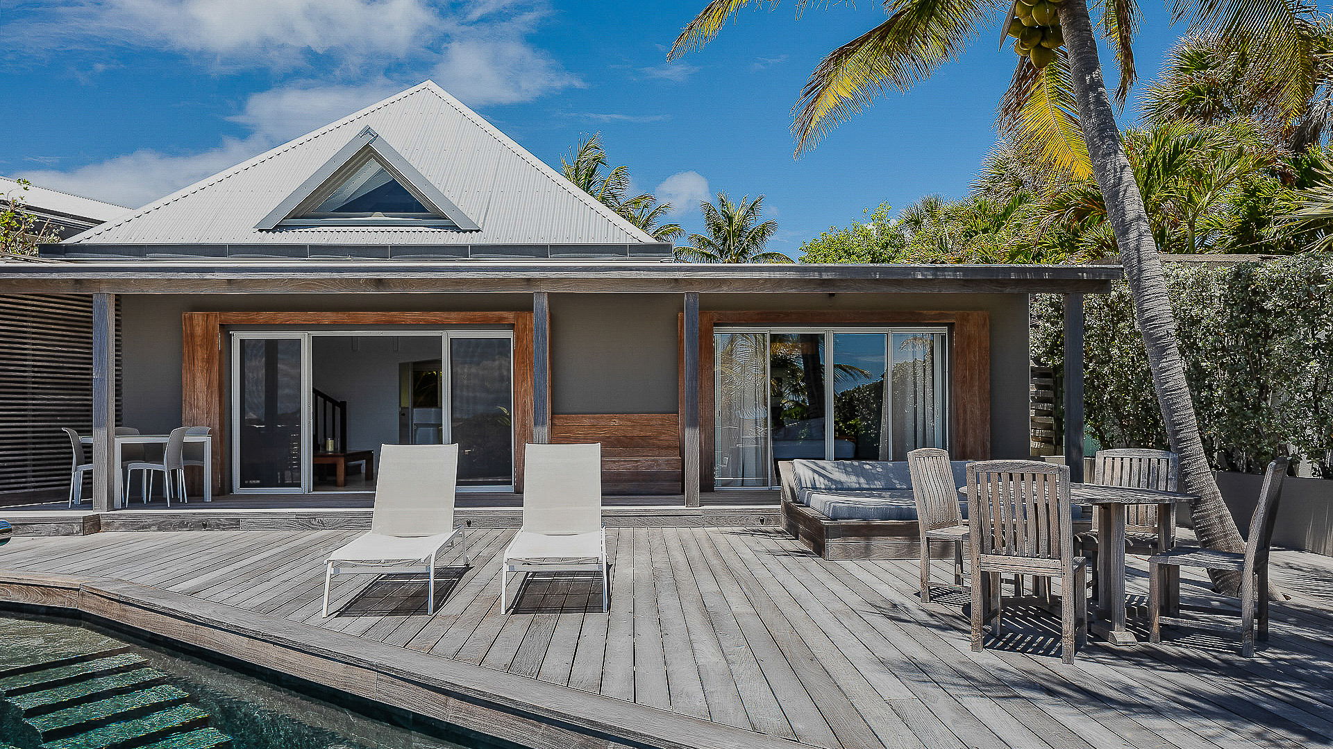 POOL & TERRACE