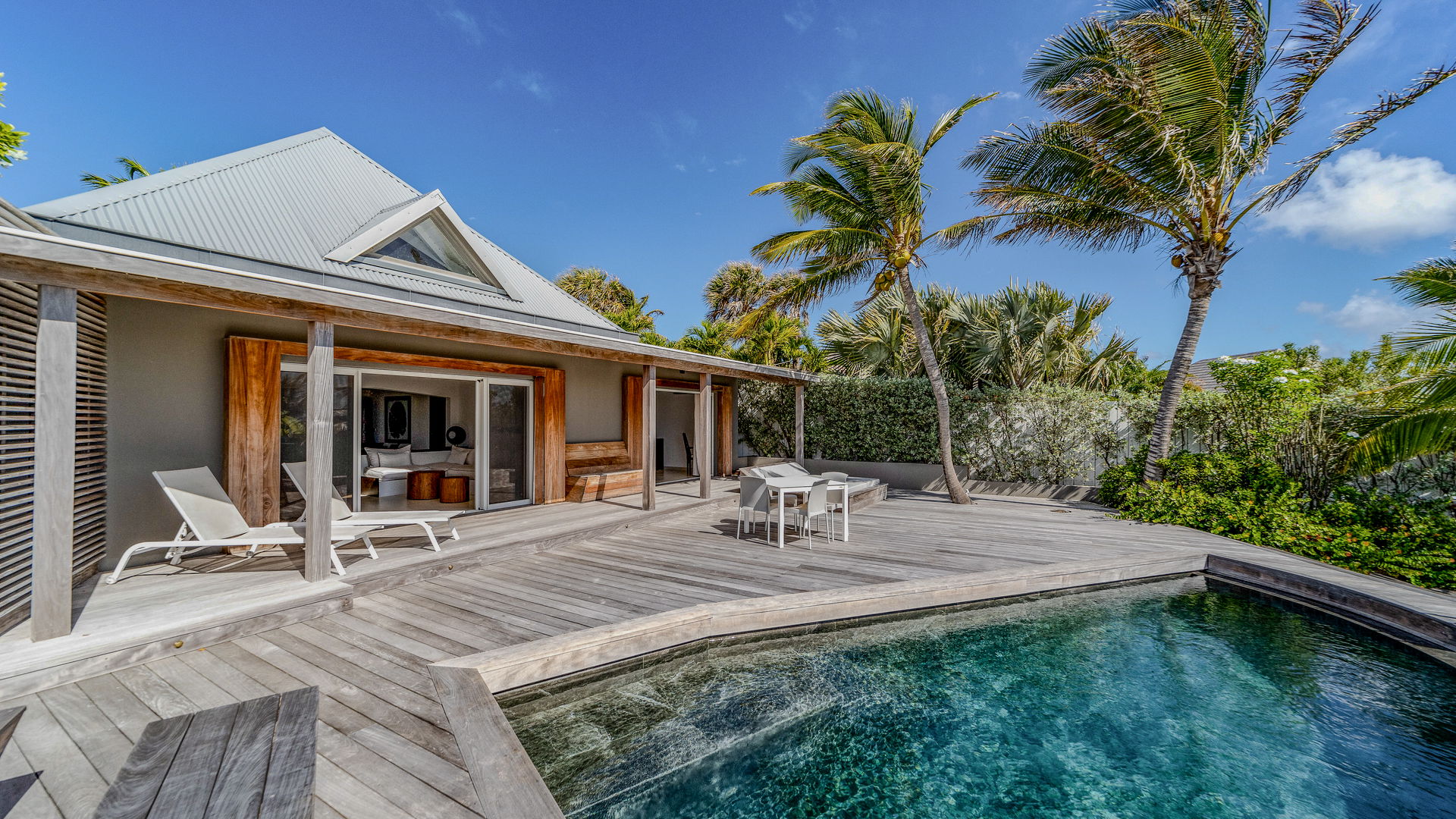 POOL & TERRACE
