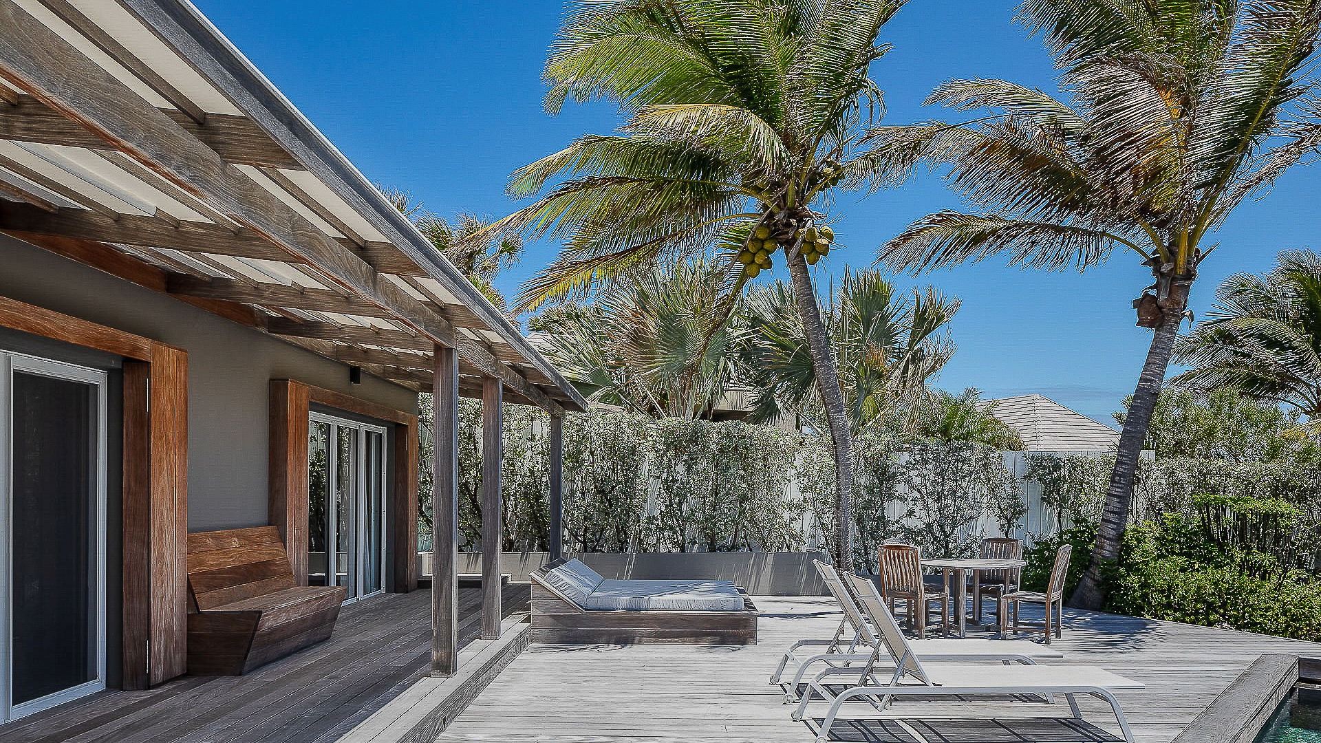 POOL & TERRACE