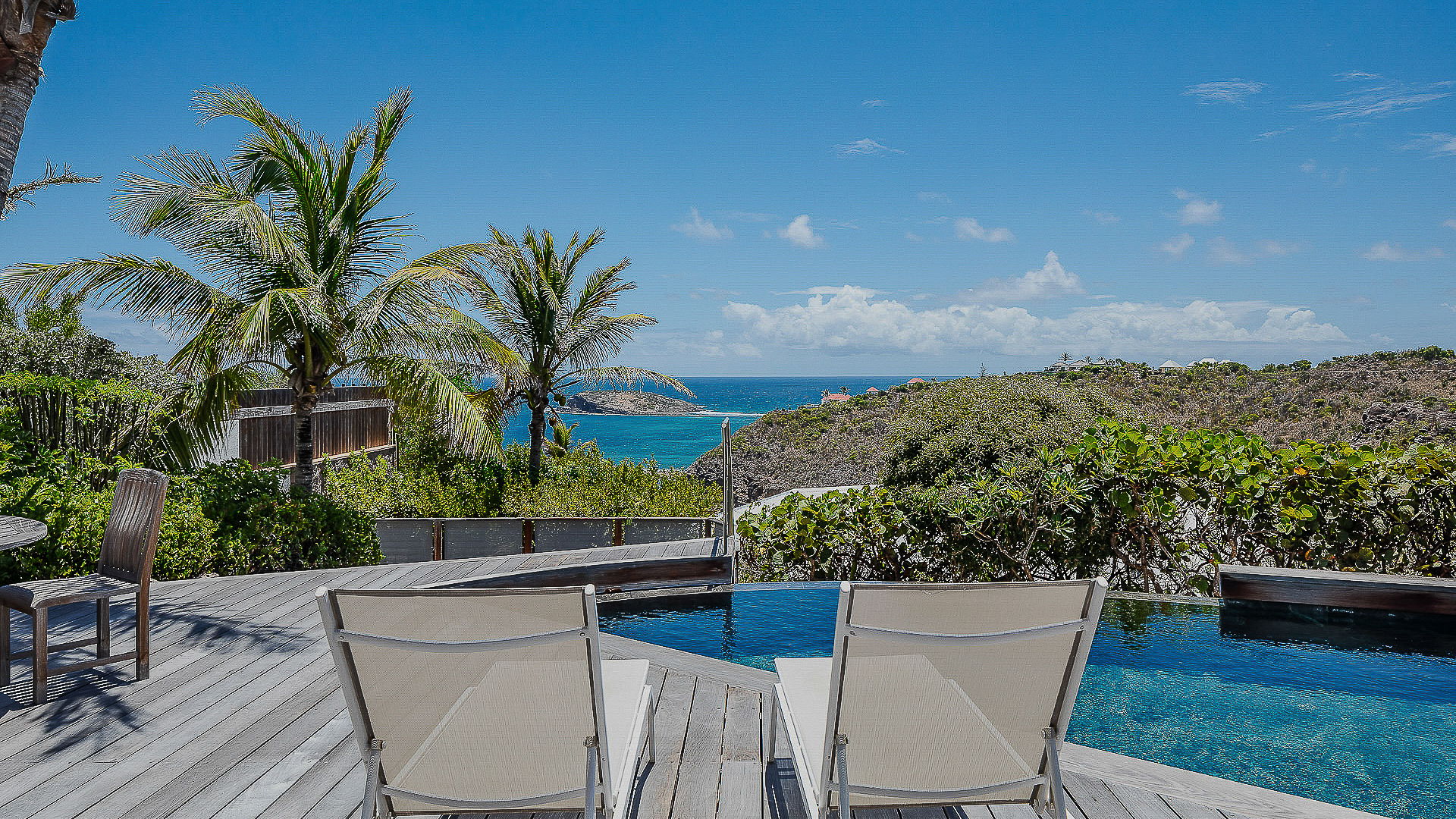 POOL & TERRACE