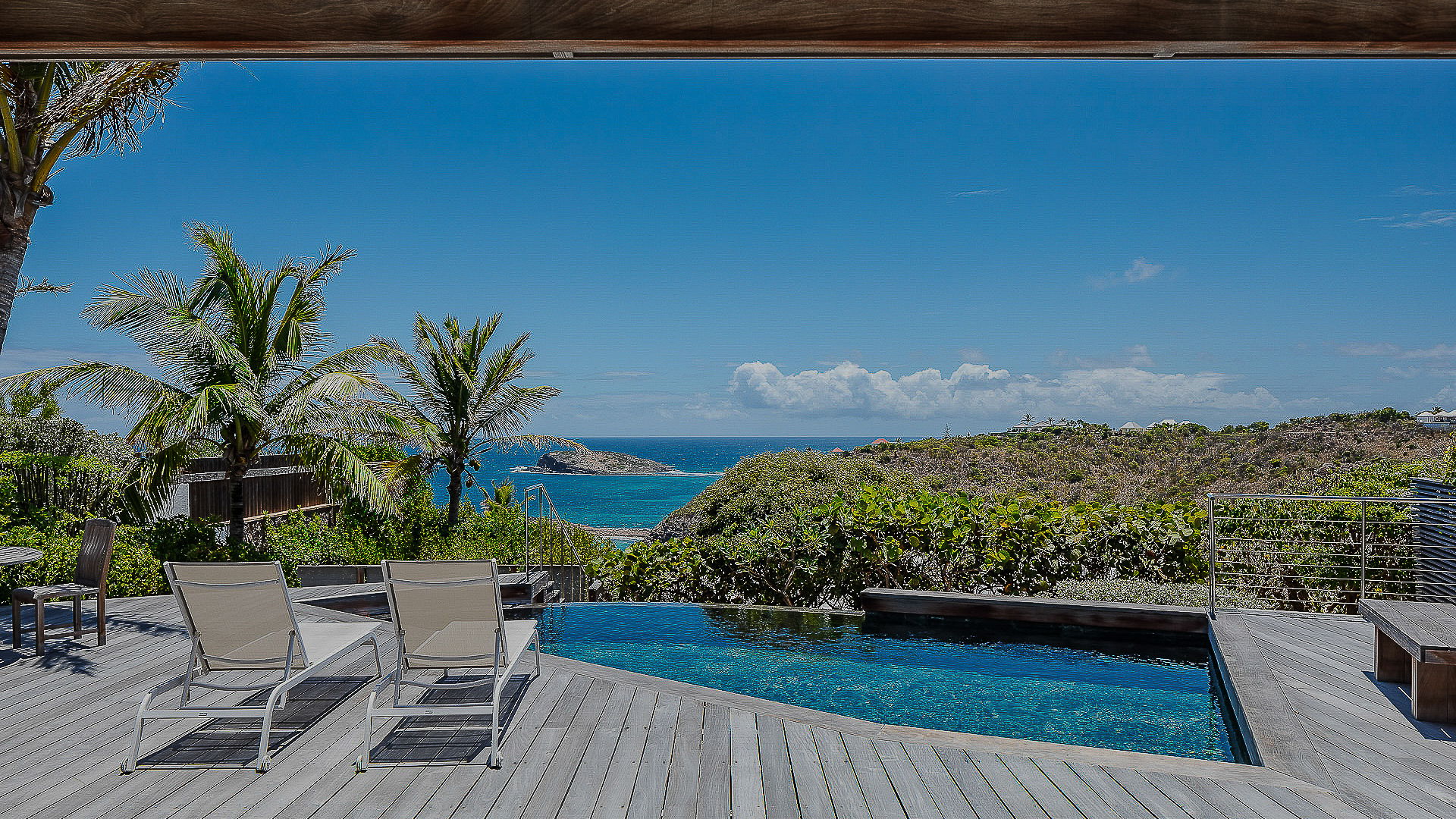 POOL & TERRACE