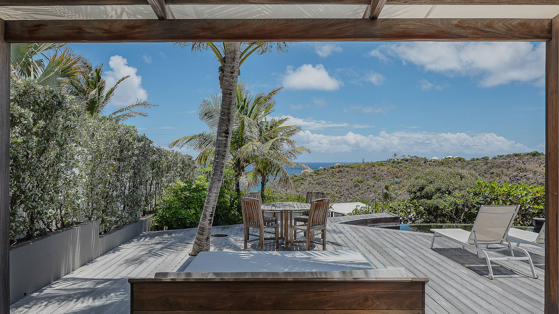 POOL & TERRACE