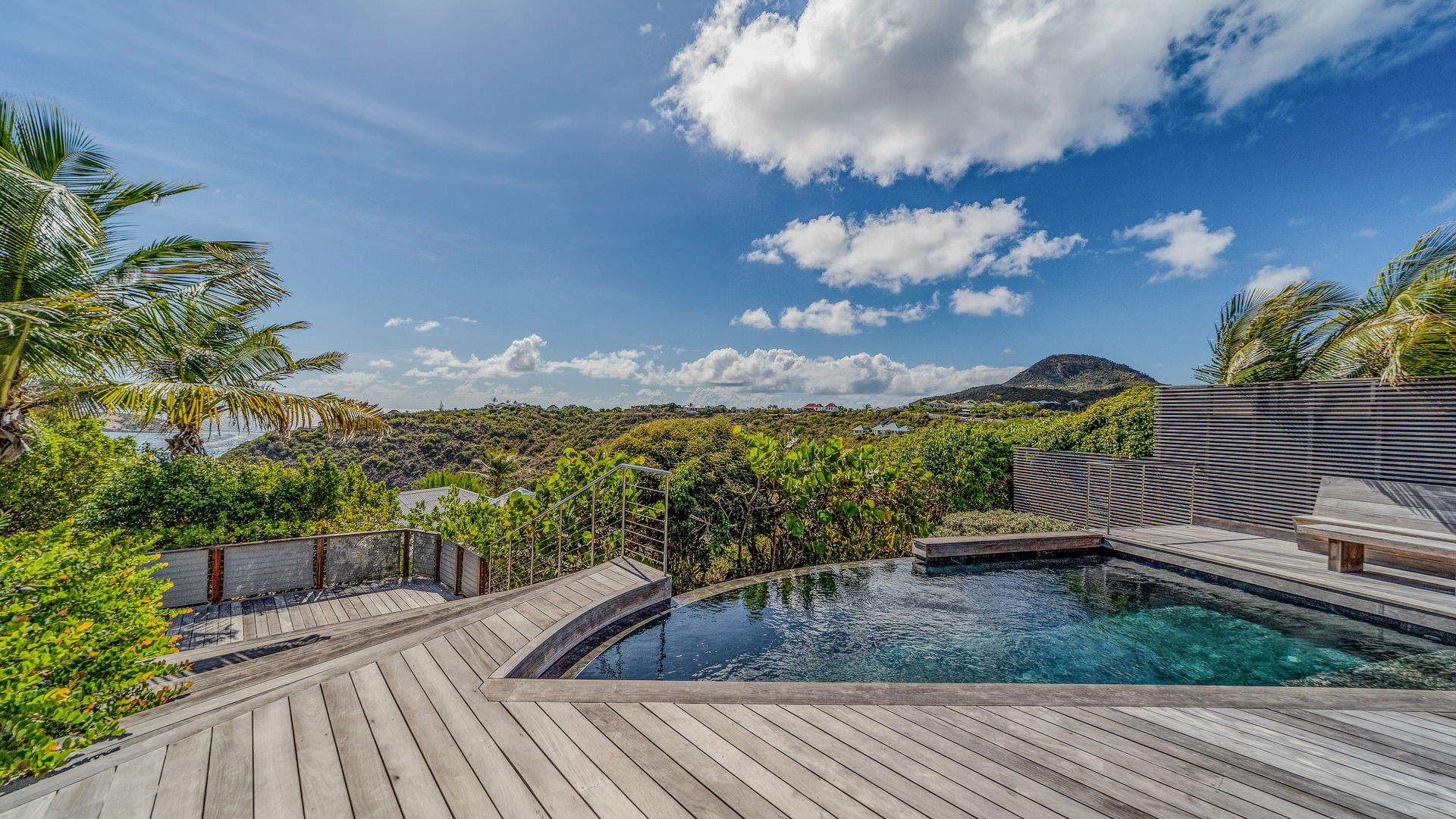 POOL & TERRACE