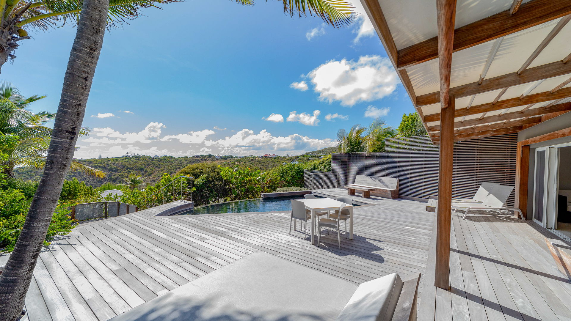 POOL & TERRACE
