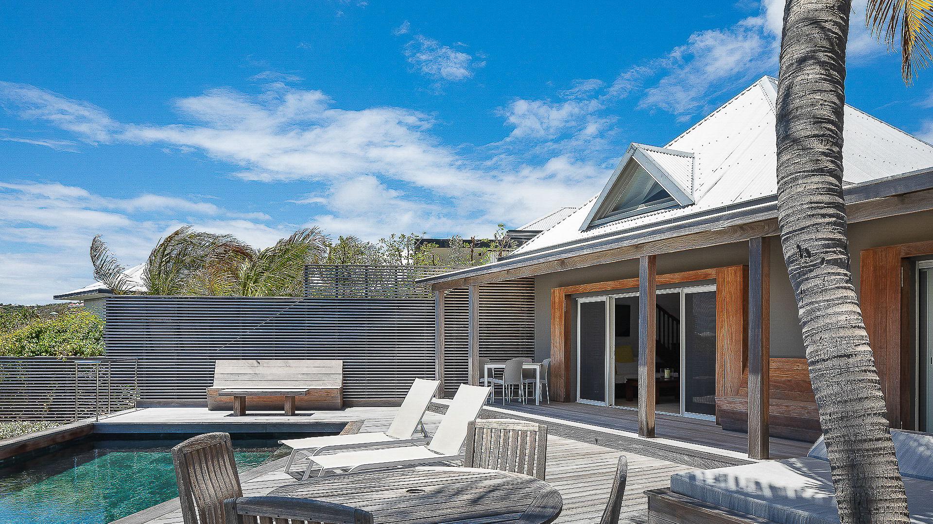 POOL & TERRACE