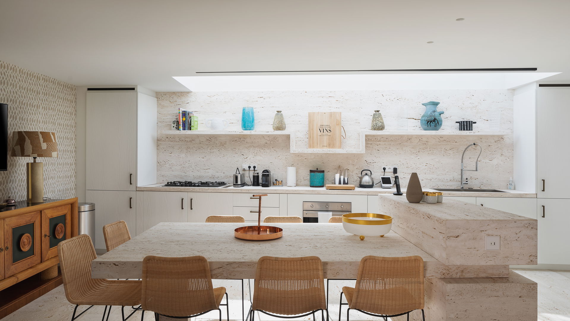 KITCHEN & DINING AREA