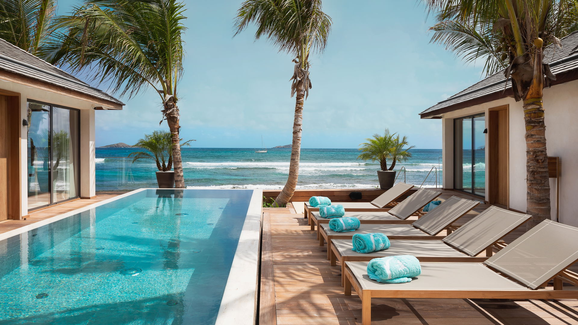 POOL & TERRACE