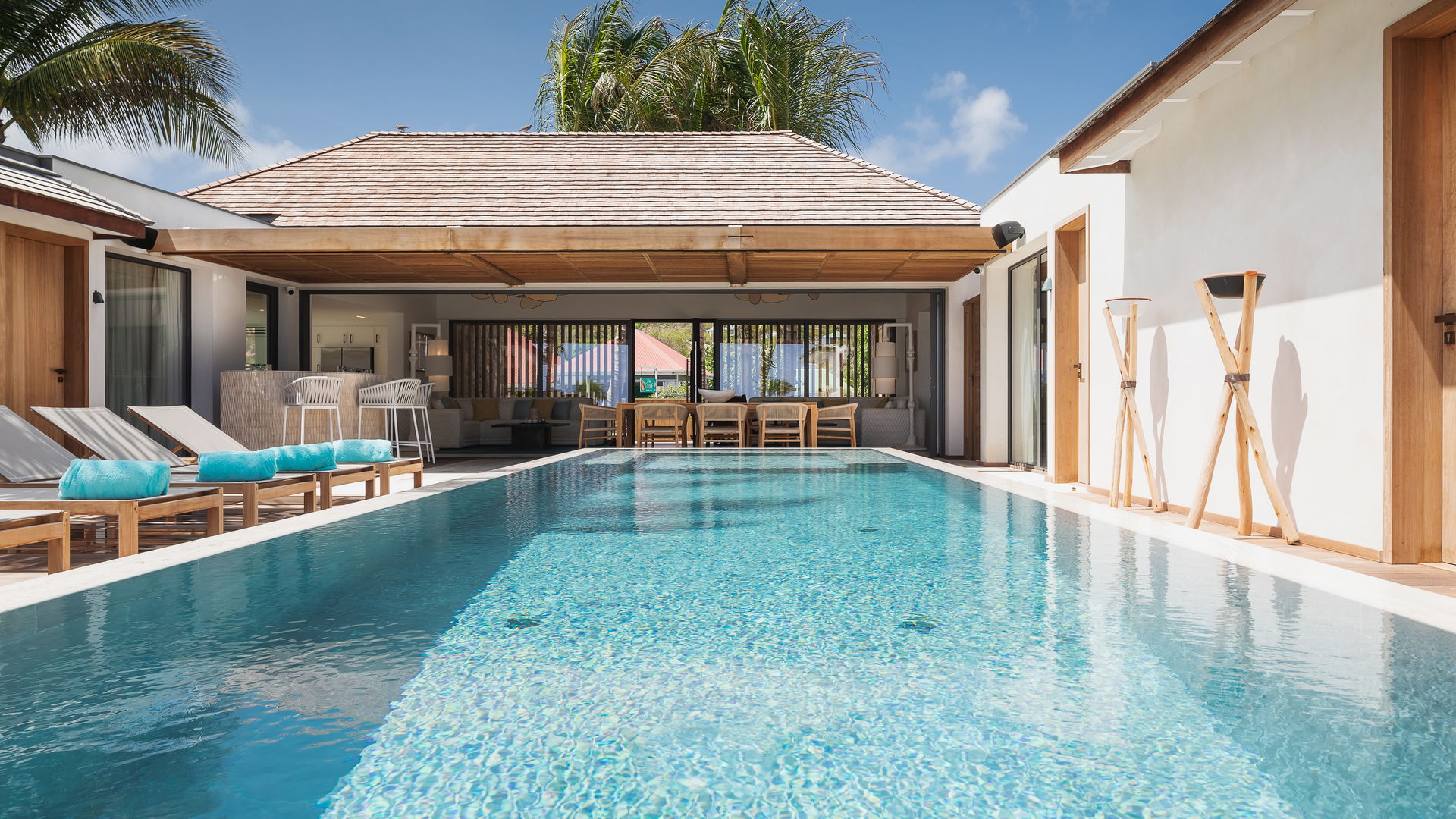 POOL & TERRACE
