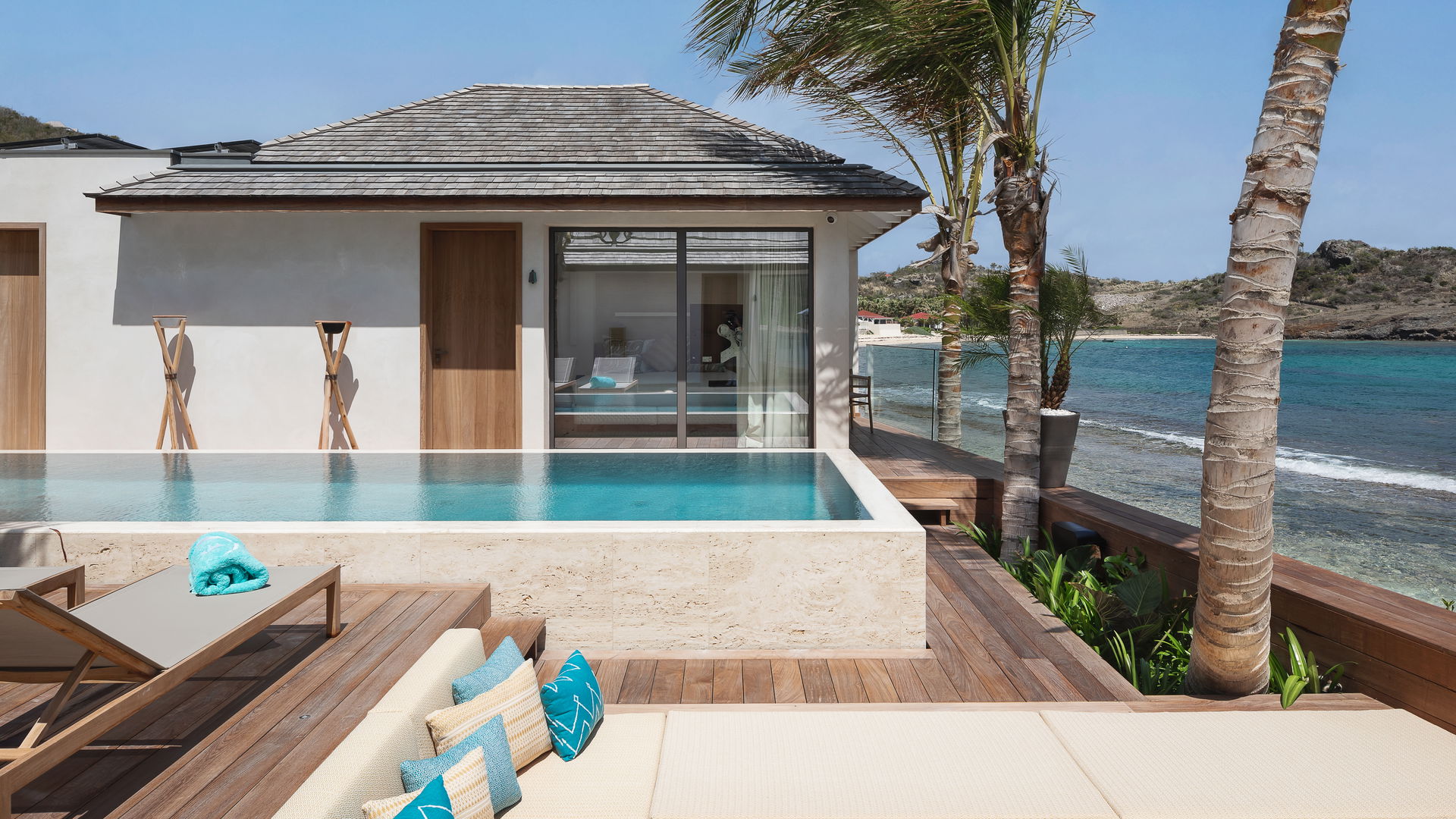 POOL & TERRACE