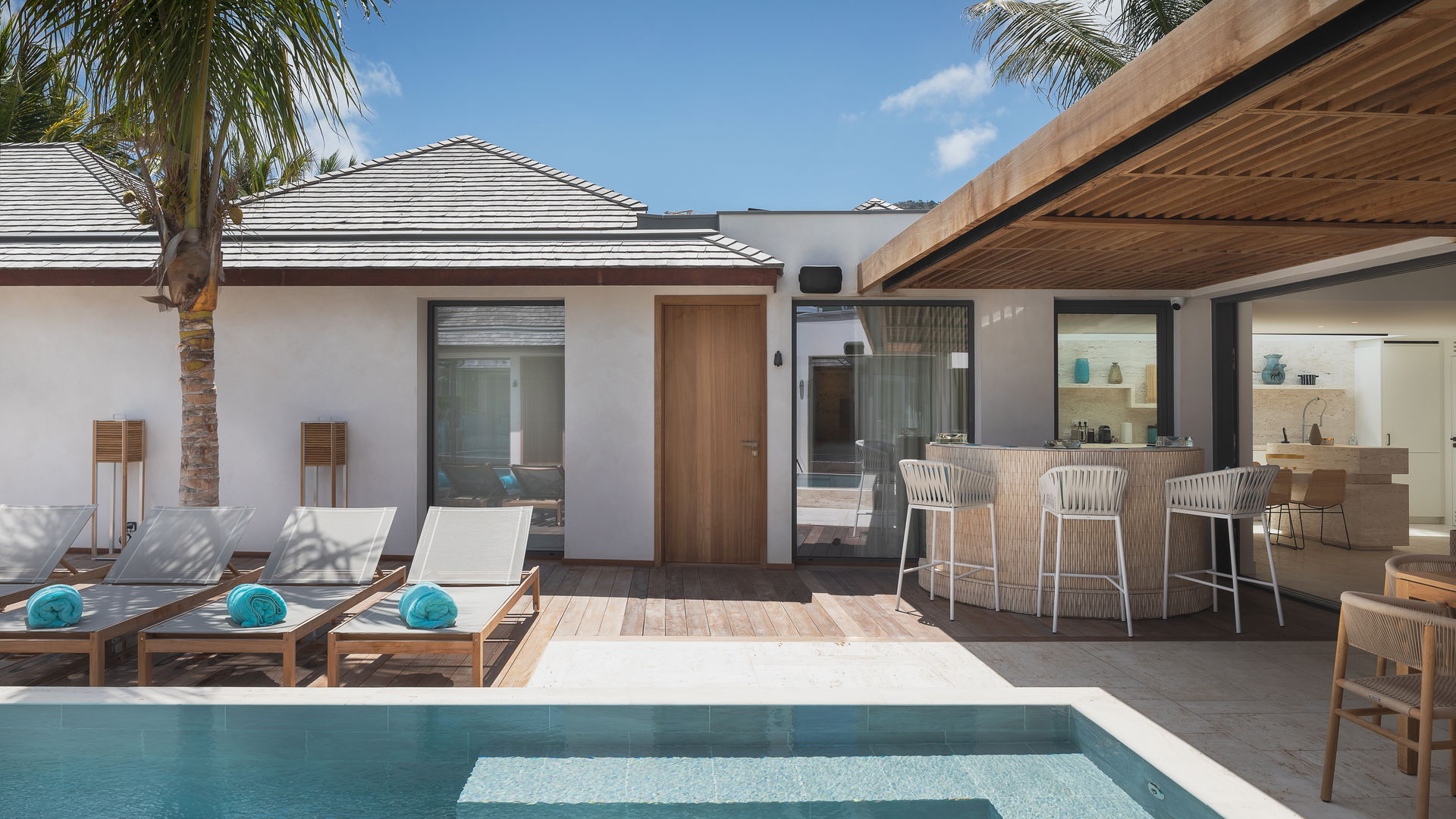 POOL & TERRACE