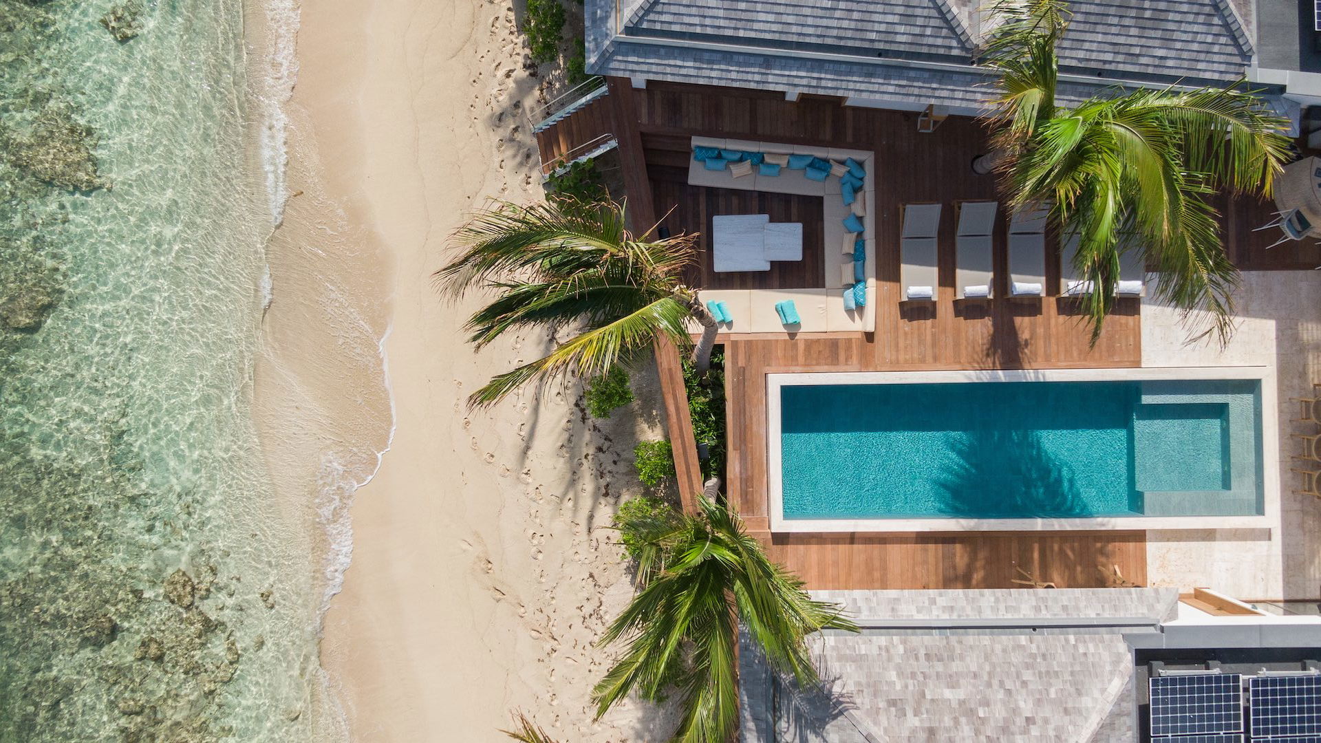 POOL & TERRACE