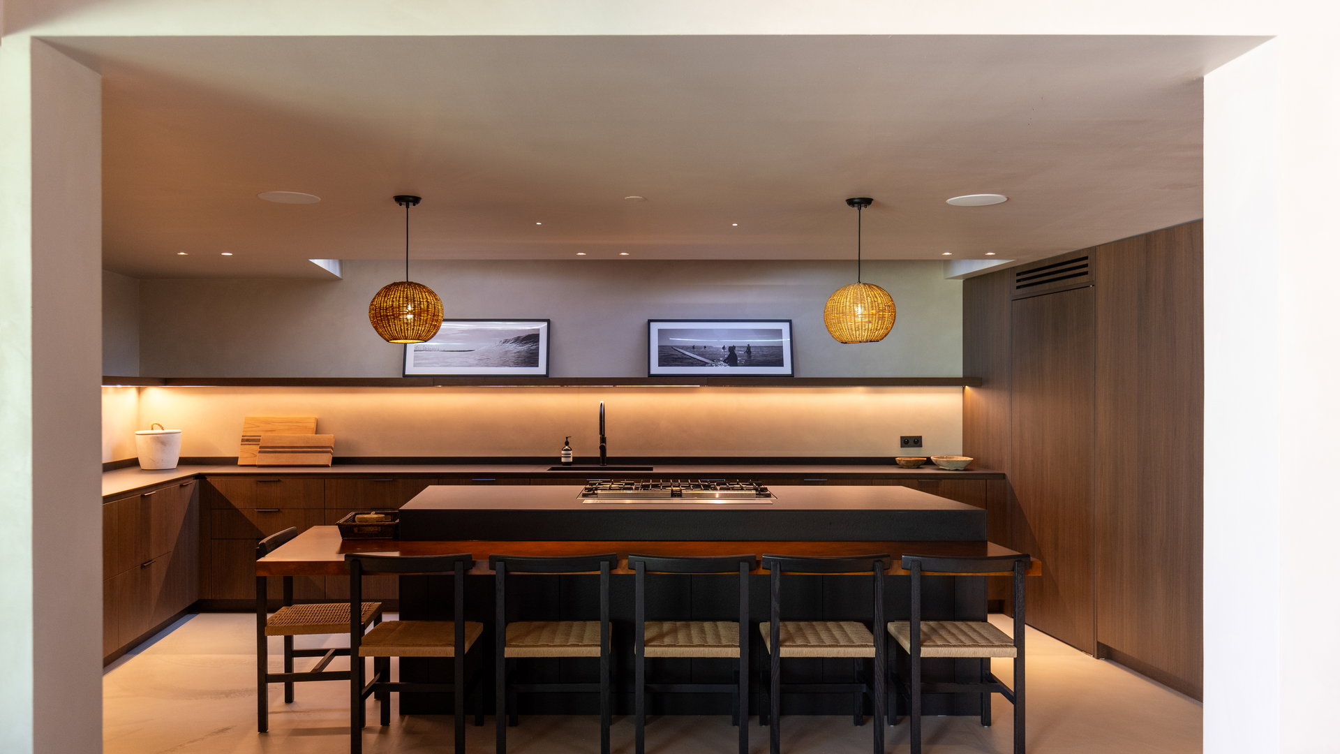 KITCHEN & DINING AREA