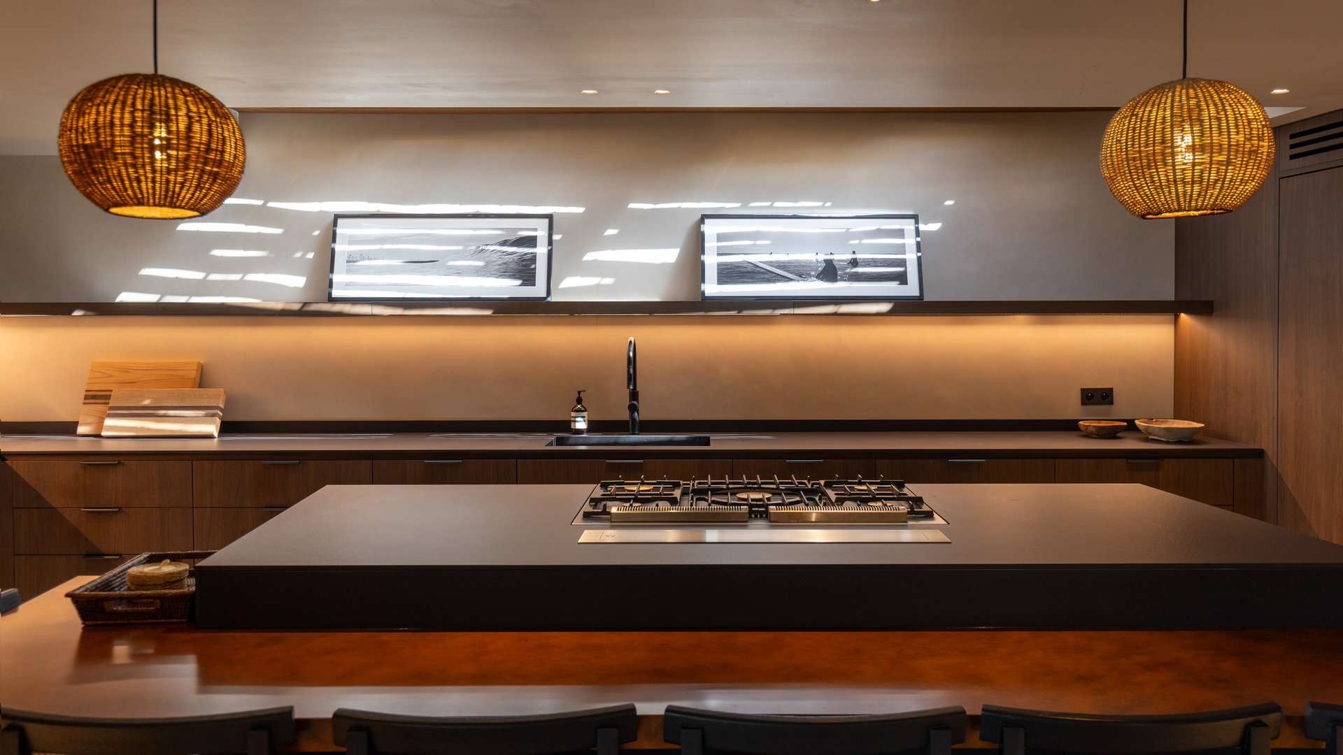 KITCHEN & DINING AREA