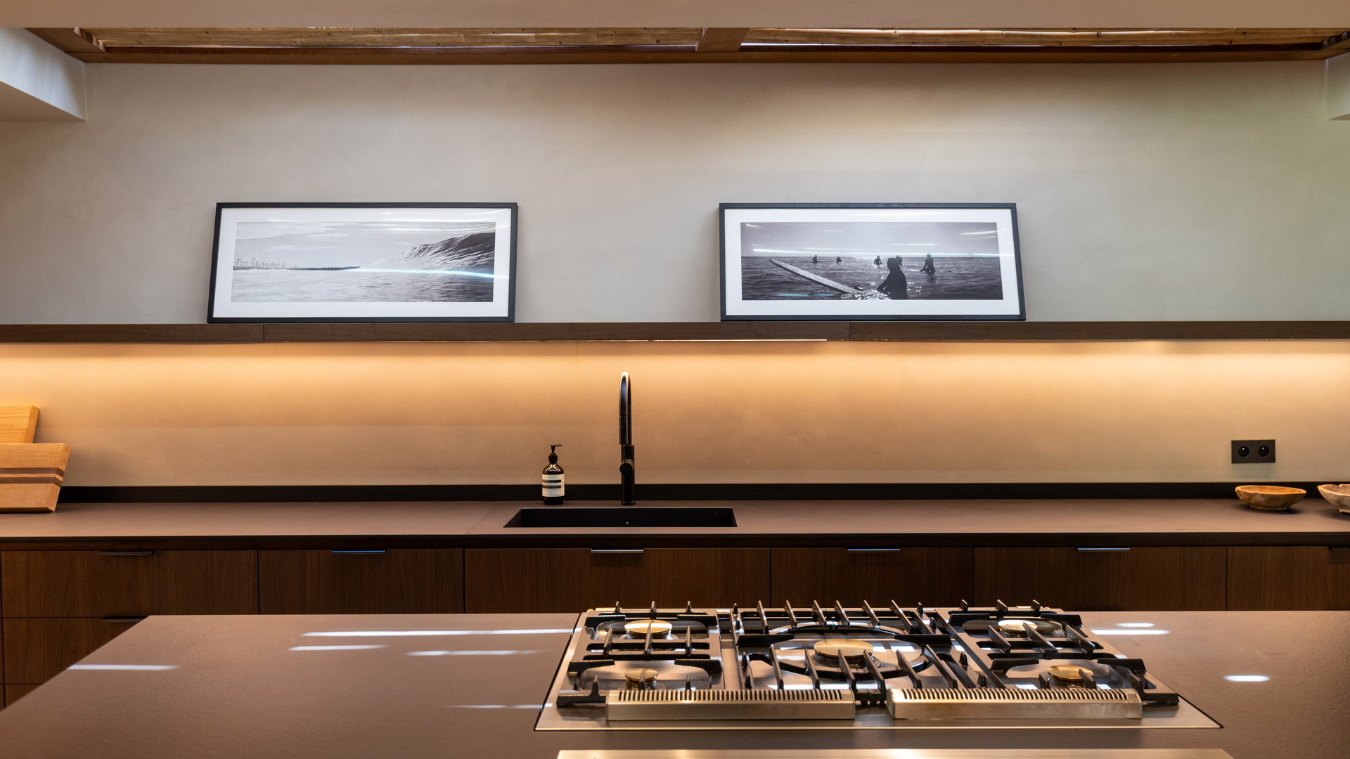 KITCHEN & DINING AREA