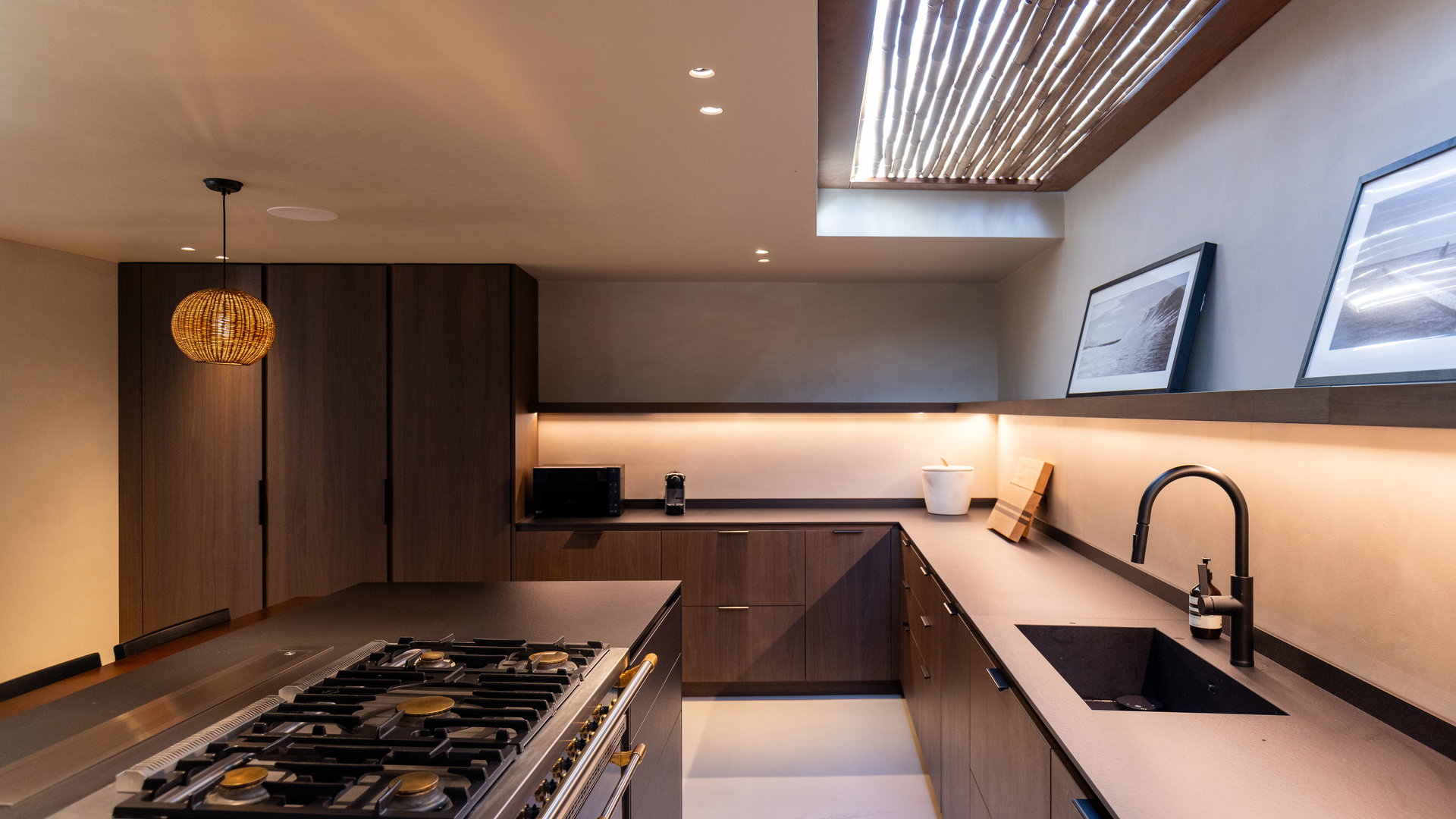 KITCHEN & DINING AREA