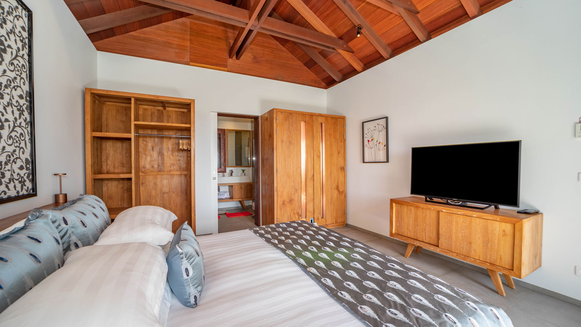 BEDROOM 1