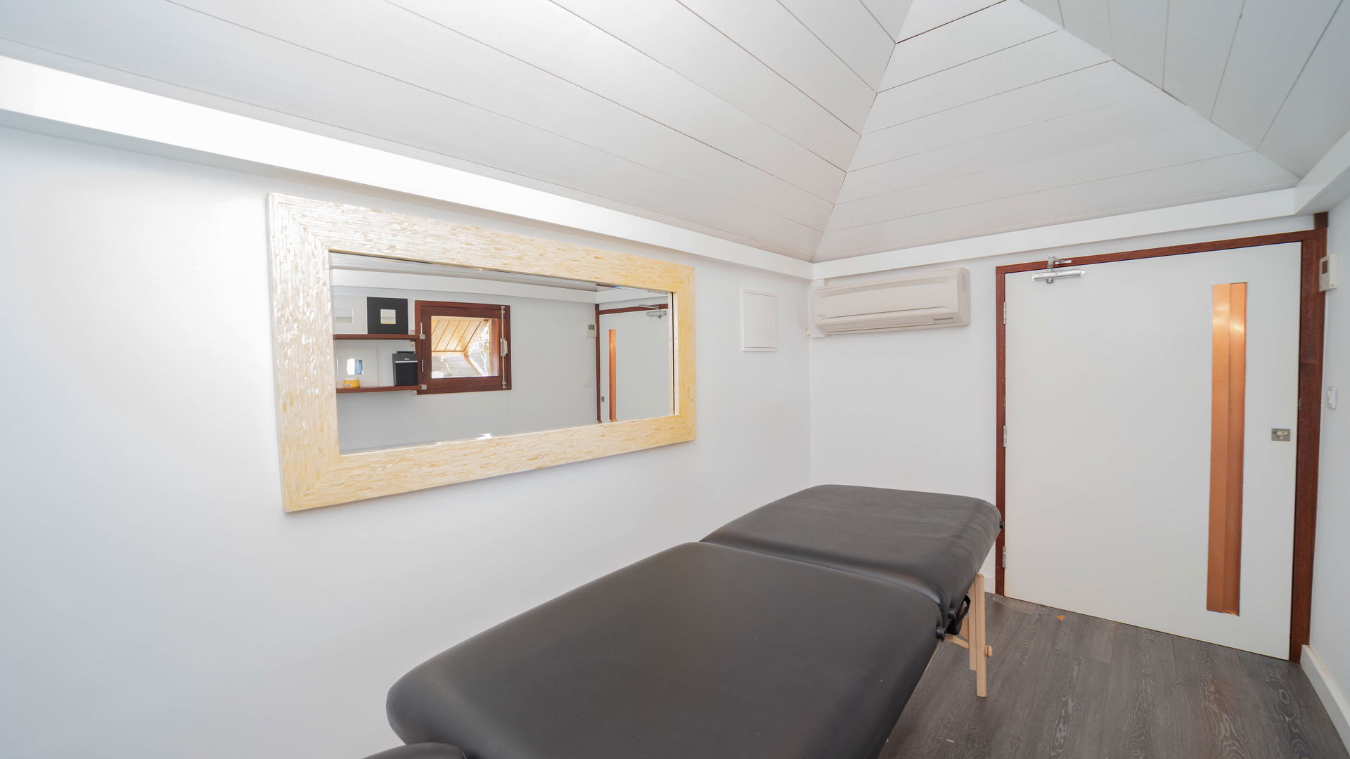 FITNESS & MASSAGE AREAS